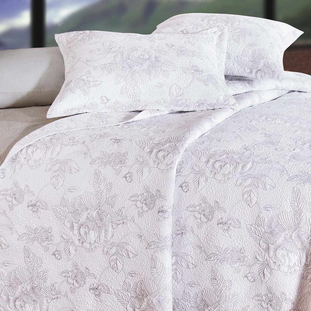 C&F Home Camellia Silver Twin Quilt 100% Cotton Lightweight Machine Washable Reversible Bedspread Coverlet Twin White