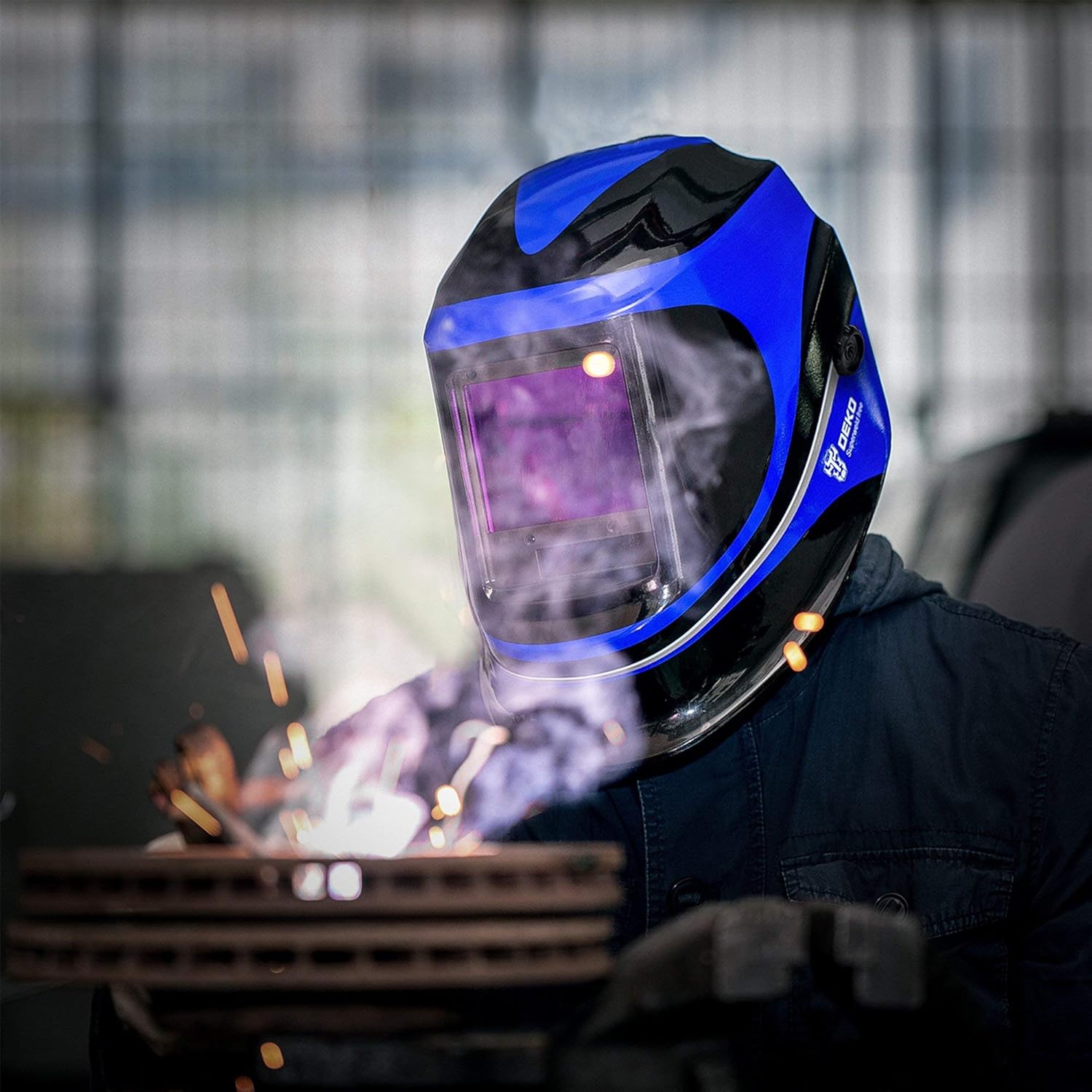 Solar Powered Welding Helmet Auto Darkening Professional Hood with Wide Lens Adjustable Shade Range 4/9-13 for Mig Tig Arc Weld Grinding Welder Mask - - 