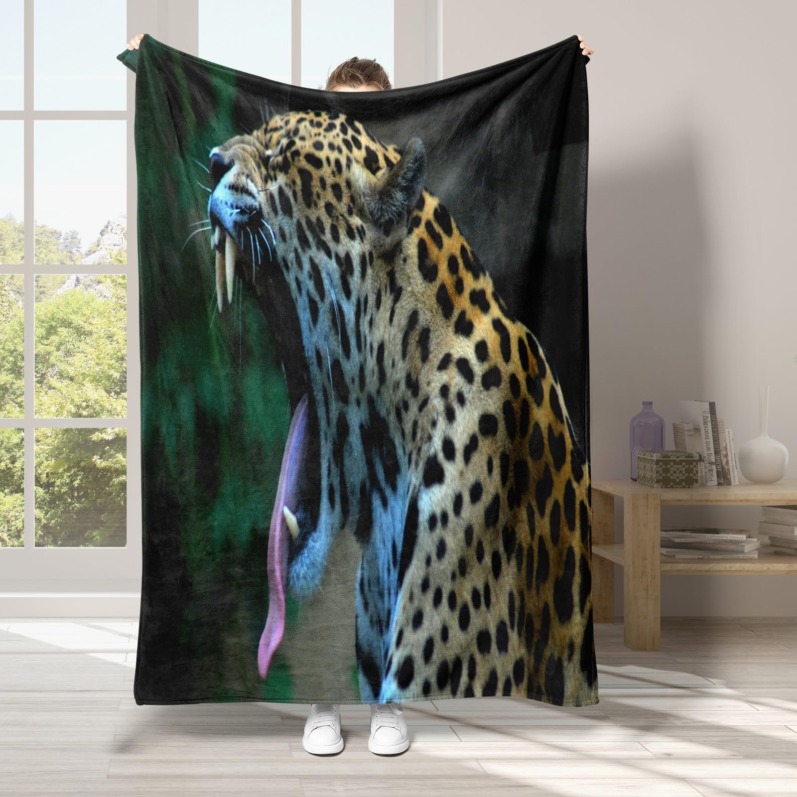 Ypthriline Leopard Flannel Throw Blanket, Animal Blankets 80 x 150cm, Soft and Cosy Fleece Blanket for Bed or Couch, Perfect as a Throw Blanket or Decorative Blankets and Throws