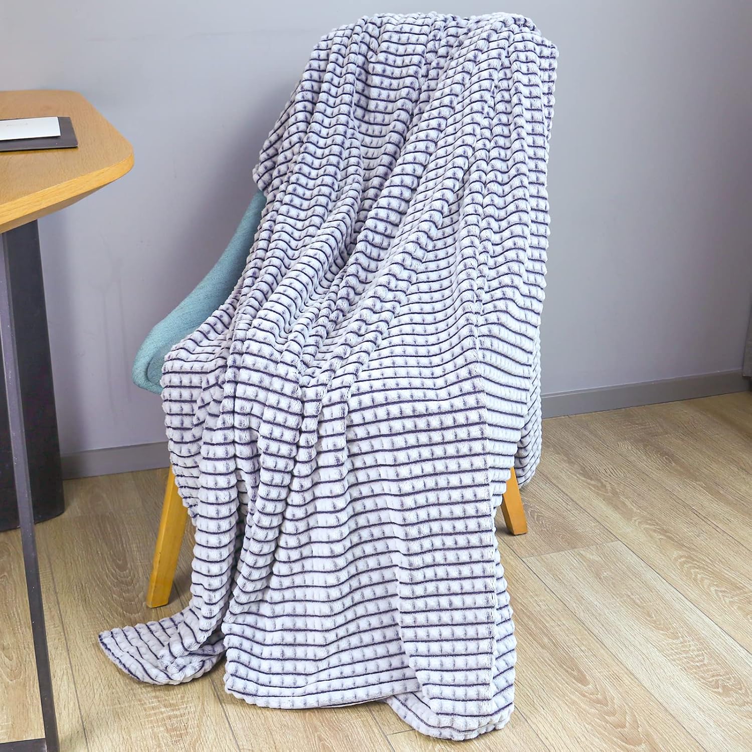 Plaid Blanket for Couch Soft Fuzzy Cozy Lightweight Fleece