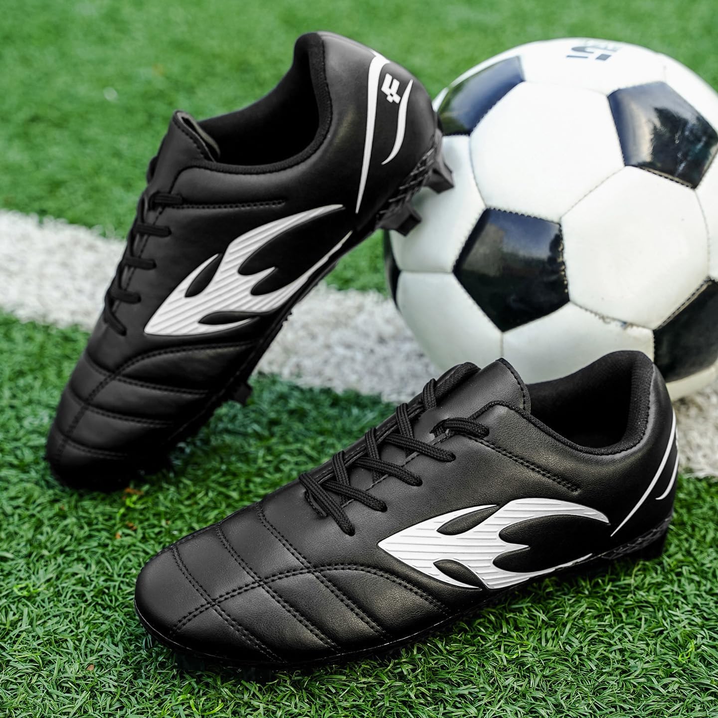 Men's Soccer Cleats Women's Football Shoes Lightweight Professional Adult Athletic Training Lace-Up Shoe