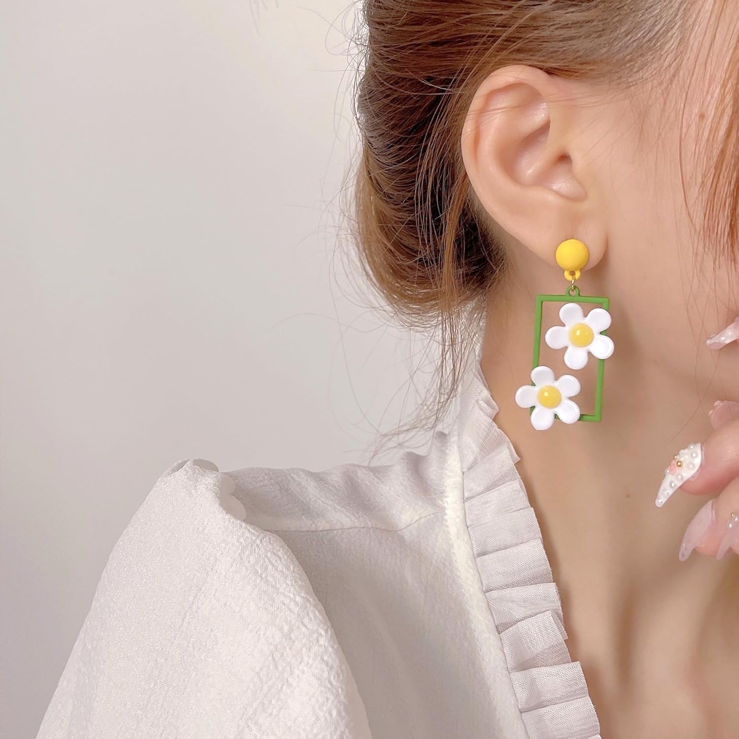 CWVVHQ Acrylic Flower Earrings for Women Double Daisy Drop Earrings Hollow Flowers for Y2k Flowers 60/70s - Image 3