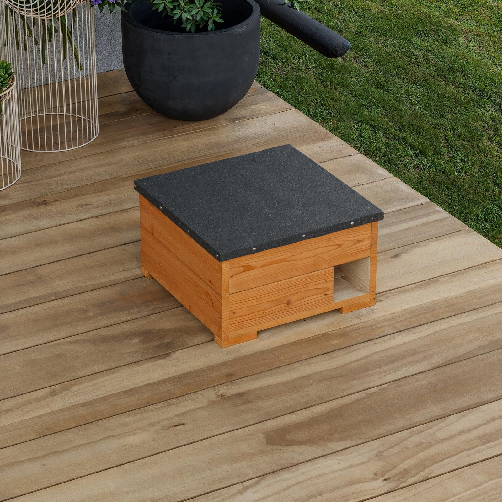 QLS Igelhaus aus Holz mit abnehmbarem Dach 45 x 45 cm Natur | Imprägnierte Konstruktion mit 2 cm starken Brettern. Höhe 27 cm, Eingangsöffnung 11 x 11 cm für geschützte Rückzugsplätze