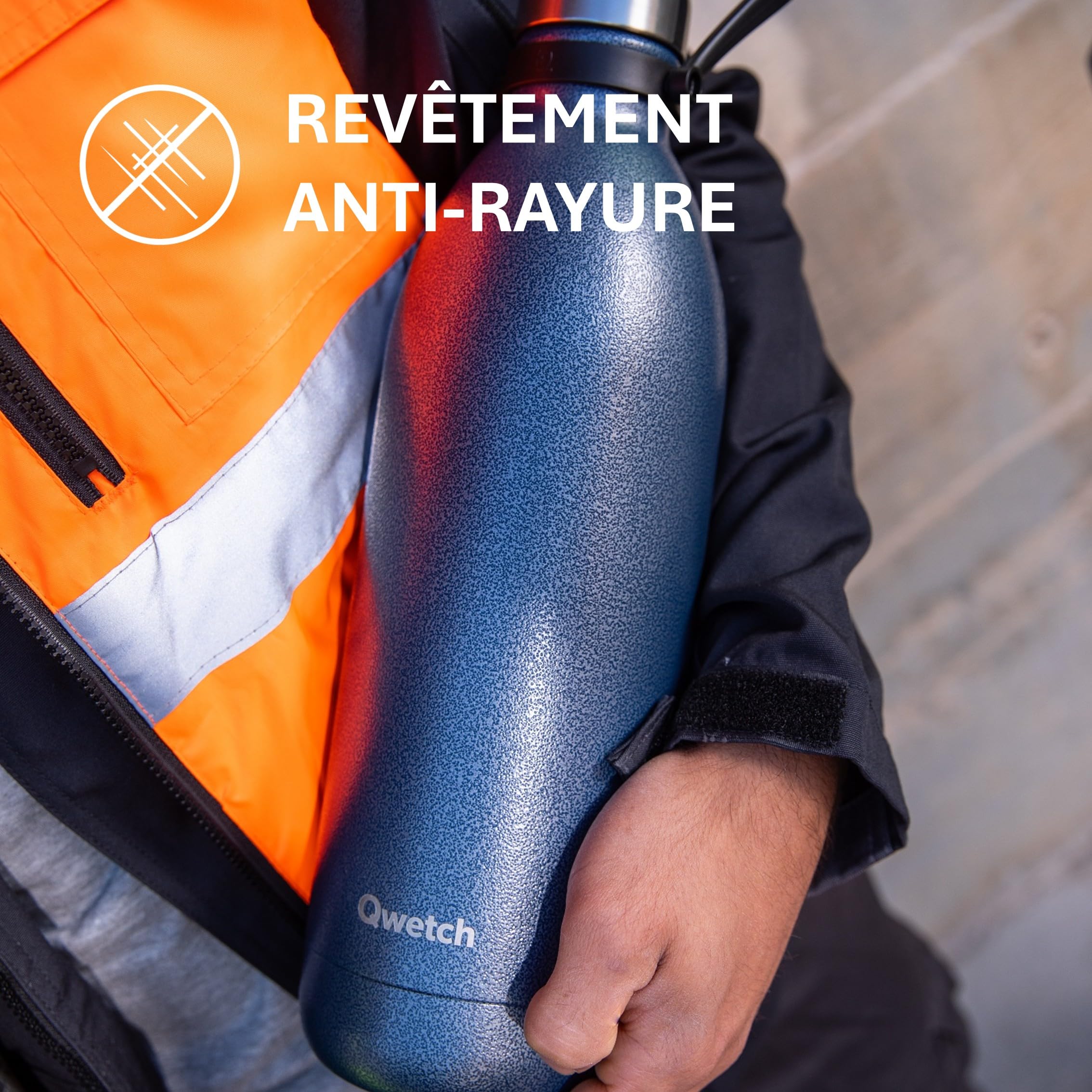 Qwetch - Bouteille Isotherme TITAN ROC 2L Blue Navy - Ultra Résistante avec Revêtement Anti-Rayures - 48h Froid / 16h Chaud - Étanche, Lavable au Lave-Vaisselle - Gourde Inox avec Poignée