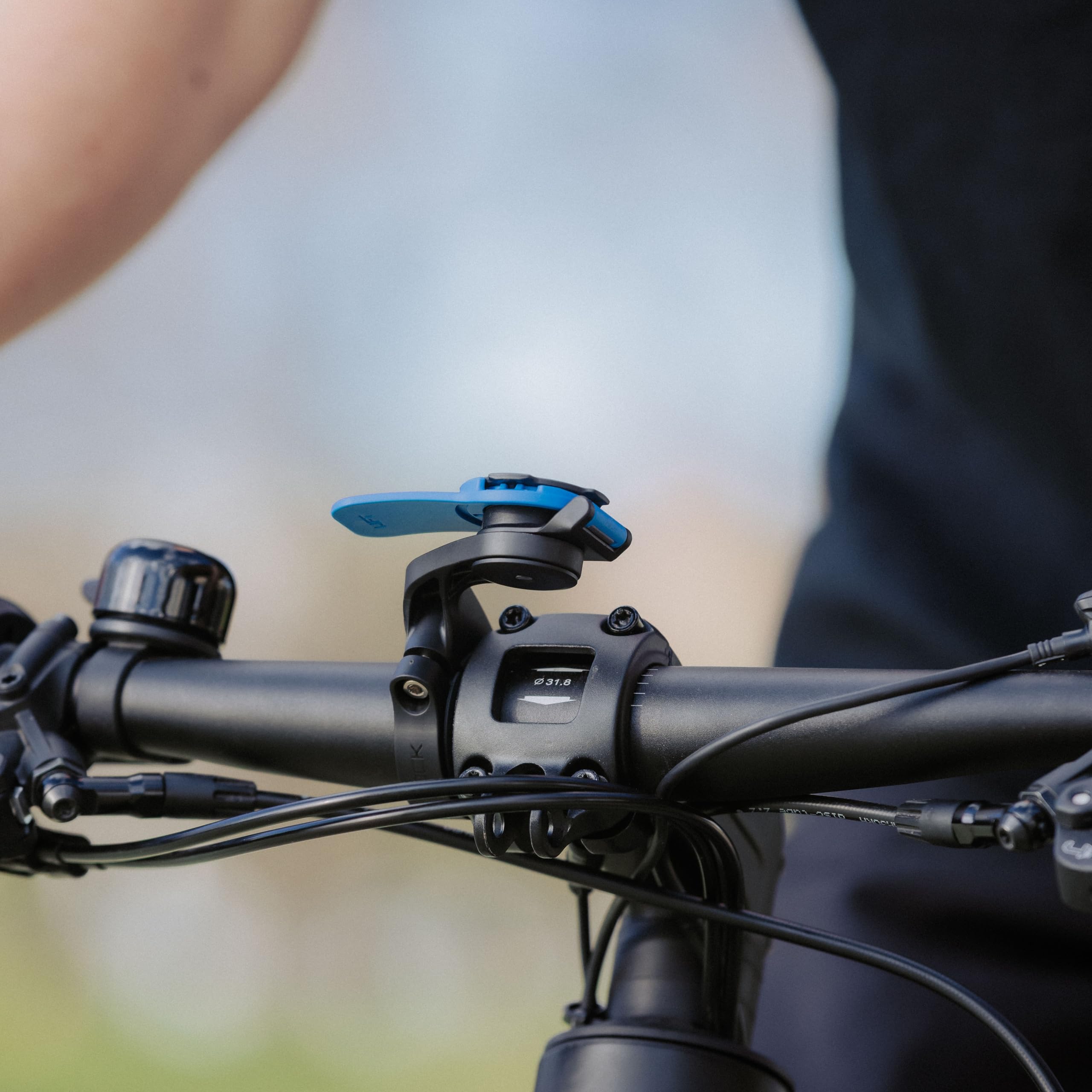 Quad Lock Support Téléphone Vélo Guidon Avant (V3) avec Adaptateur Universel MAG