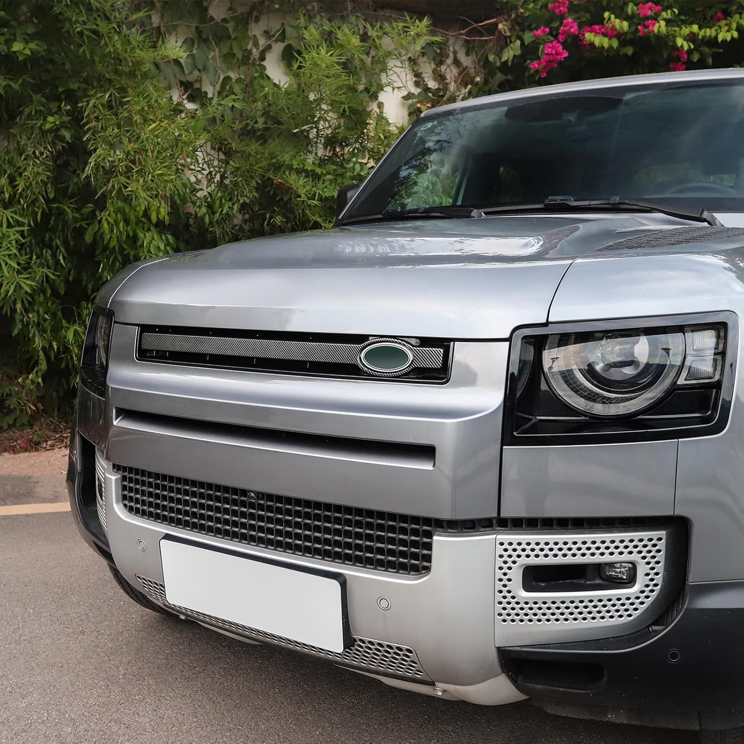 Medium Mesh Grille Trim for 2020-2025 2026 Land Rover Defender 90 110 130 Front Hood Emblem with English Letters Body Trim Strip Dark Black Exterior Kit Aftermarket Accessories (Carbon fiber texture)