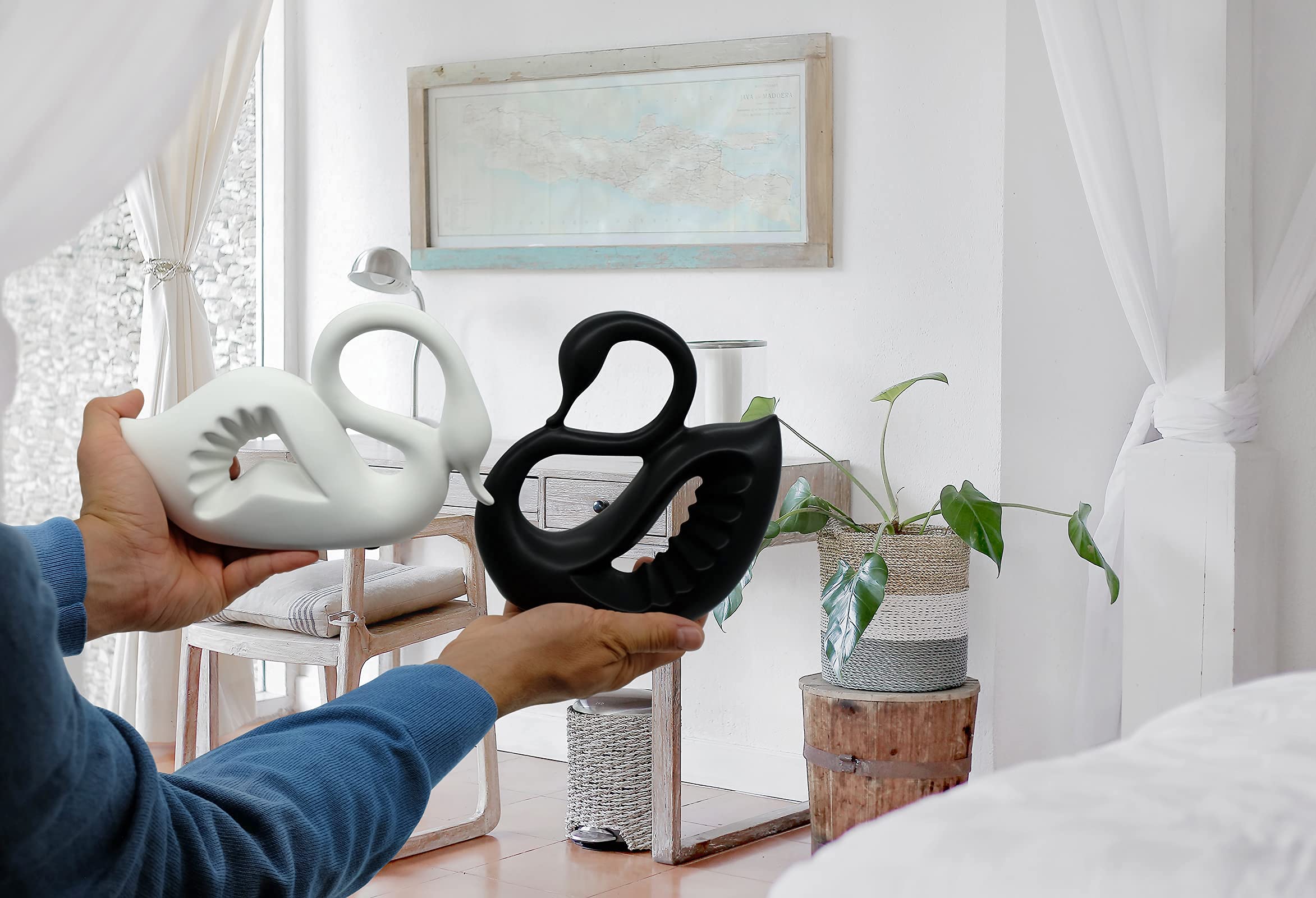 FeinKnick Grand Couple de cygnes en céramique Noir et Blanc | Sculpture moderne en couple de 2 cygnes – Design décoration de cygne porte-bonheur et harmonie – decoration figurines animaux