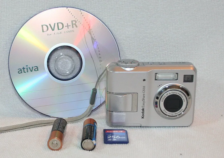 Kodak EasyShare C533 シルバー ケース付き Amazon.com : Kodak Easyshare C533 5 MP Digital Camera with