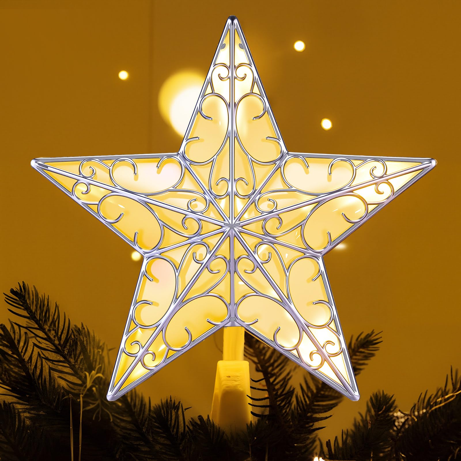 Decoraciones iluminadas para árbol en salones familiares durante Navidad plateada