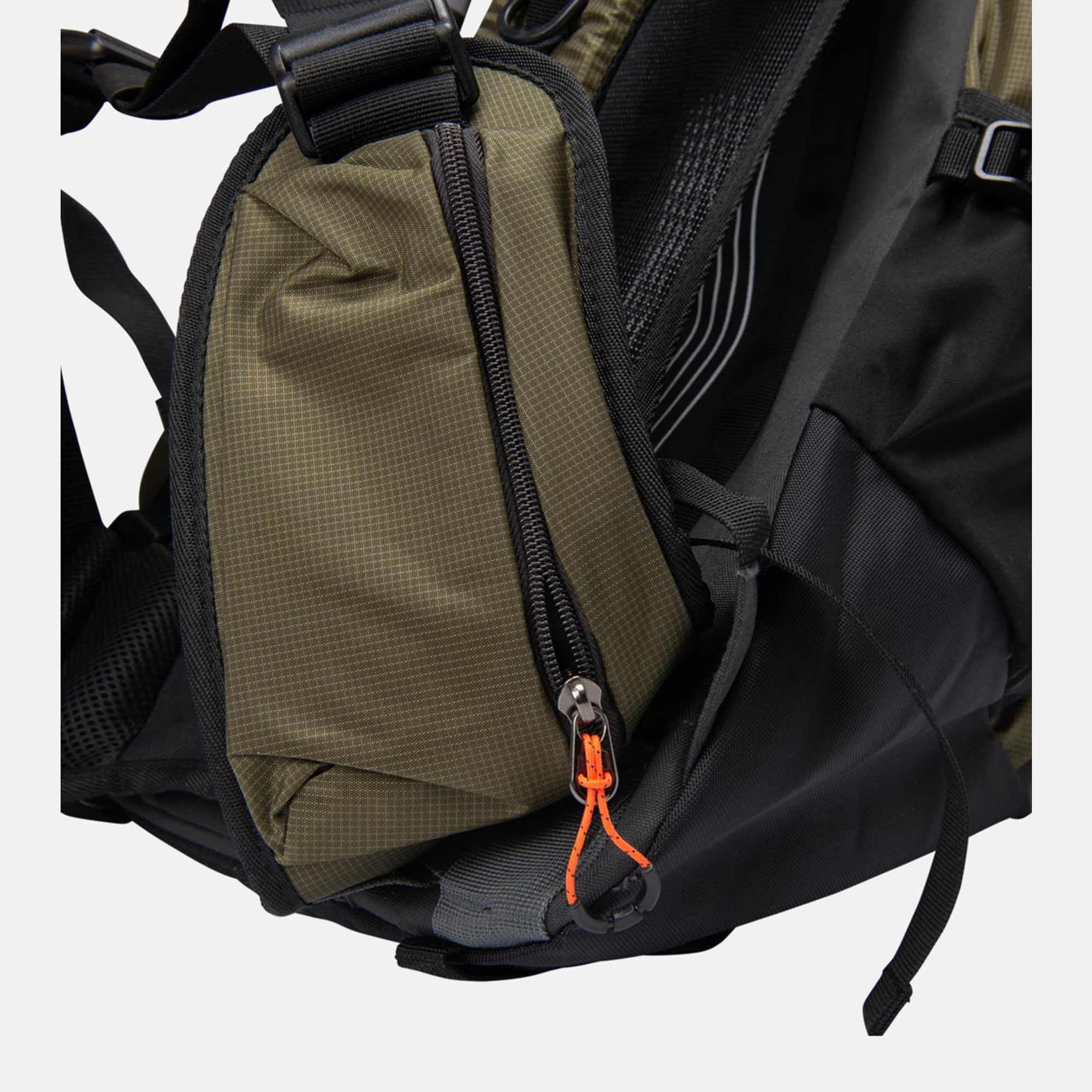 Swedemount Expedition Plecak Turystyczny 70L – pojemność 70L, regulowana długość pleców, kompatybilny z systemem nawadniającym, przednie, dolne i boczne otwarcia, unisex