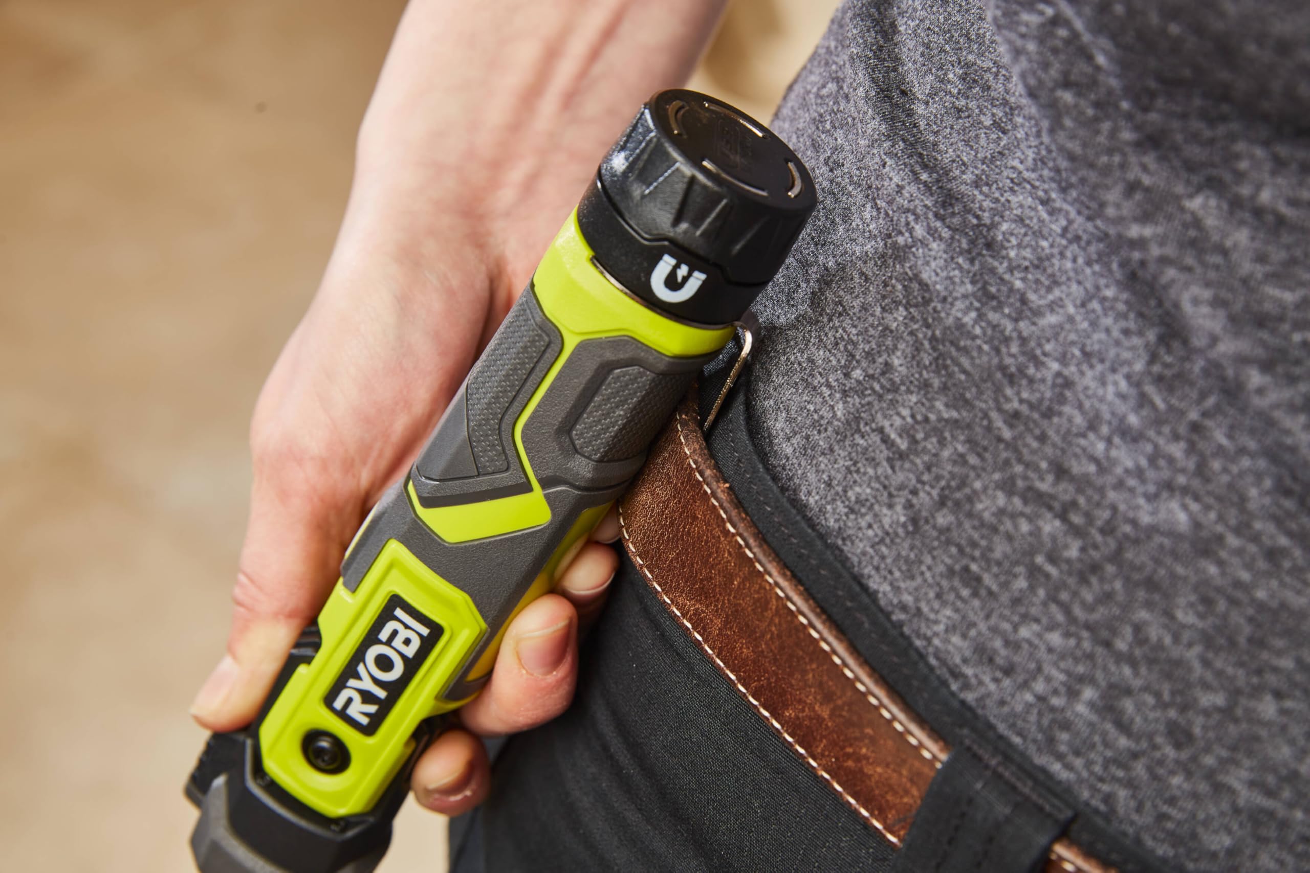 Ryobi RLP4-120G Linterna Magnética Ajustable Batería 4V 640 Lumen USB-C 1x2. 0Ah Ryobi RLP4-120G Linterna Magnética Ajustable Batería 4V 640 Lumen USB-C 1x2. 0Ah