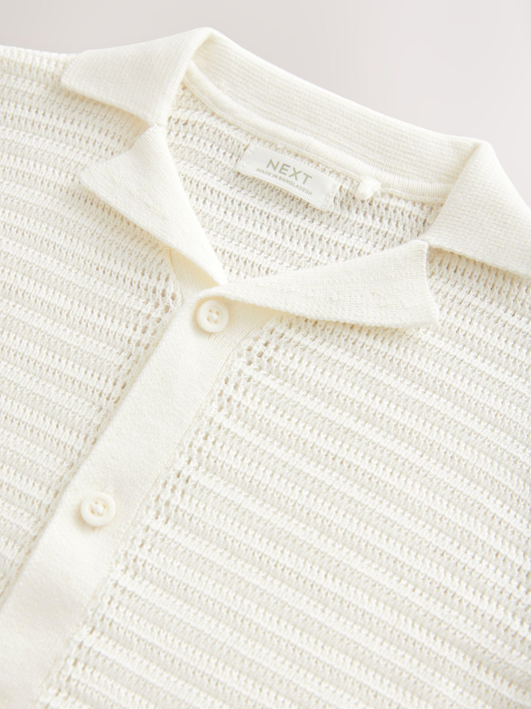 NEXT Garçon Polo en Maille 100% Coton à Manches Courtes texturé et col à Revers