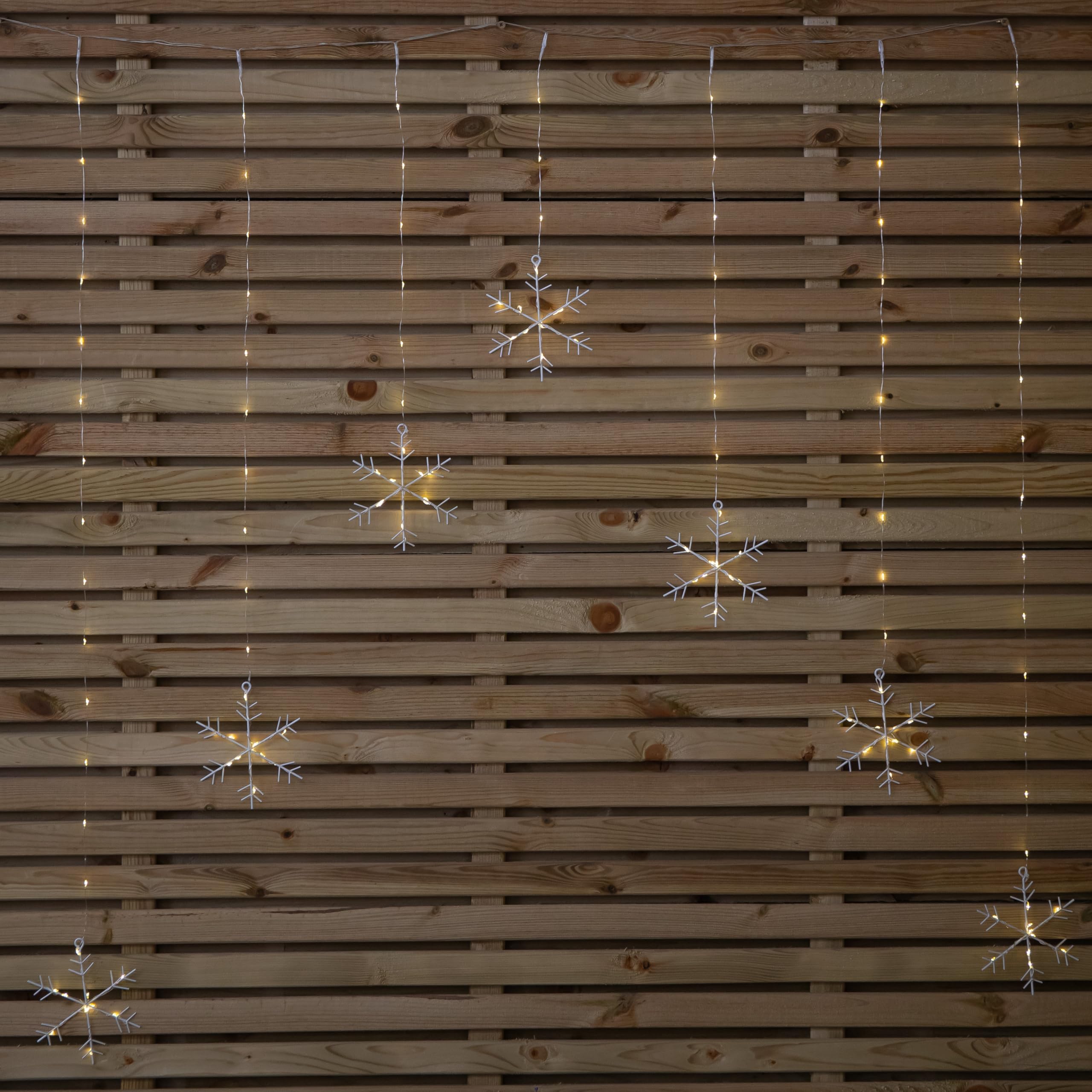 Samuel ALEXANDER 1.2m Battery Operated Snowflake Christmas Curtain Lights with 147 Warm White LEDs