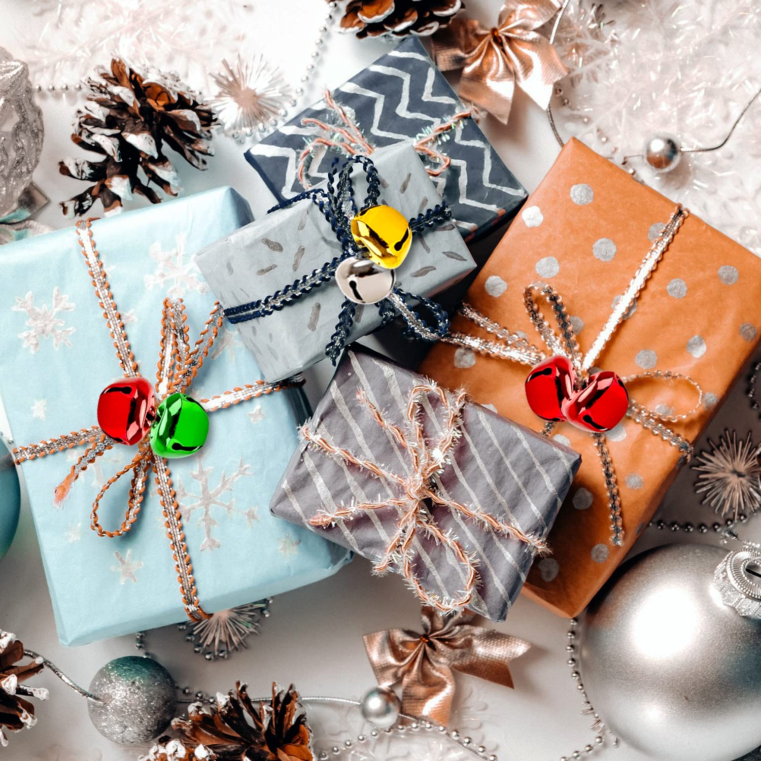 Campane natalizie da 3,5 cm, 40 pezzi, campane artigianali per Natale (rosso, verde, oro, argento)