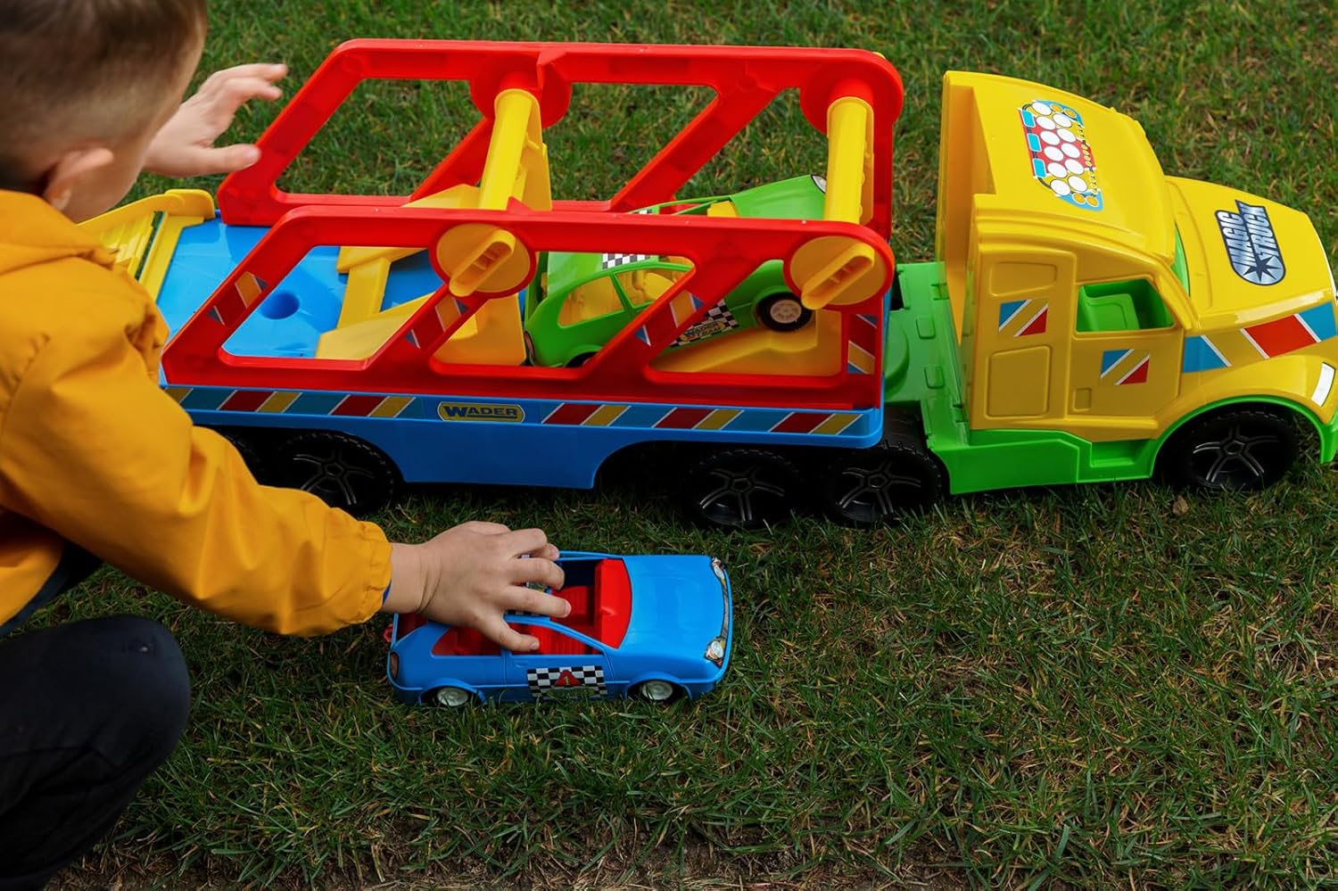 Wader 36361 Magic Truck with Two Cars and Ramp, Size Approx. 59.5 cm, for Children from 3 Years, Suitable as a Gift for Creative Play