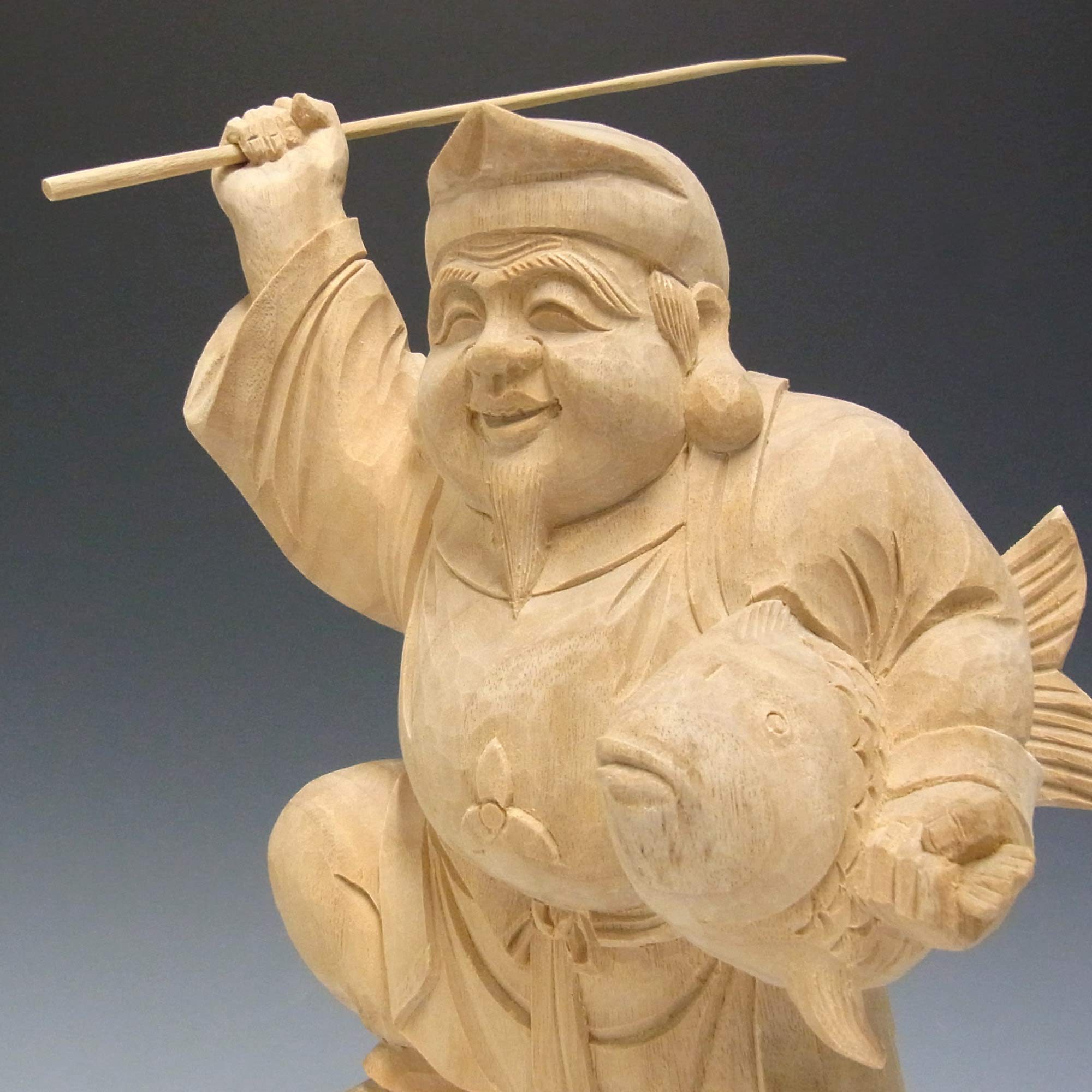 Amazon.co.jp: 楠白木 木彫りの恵比寿 置物 : ホーム＆キッチン