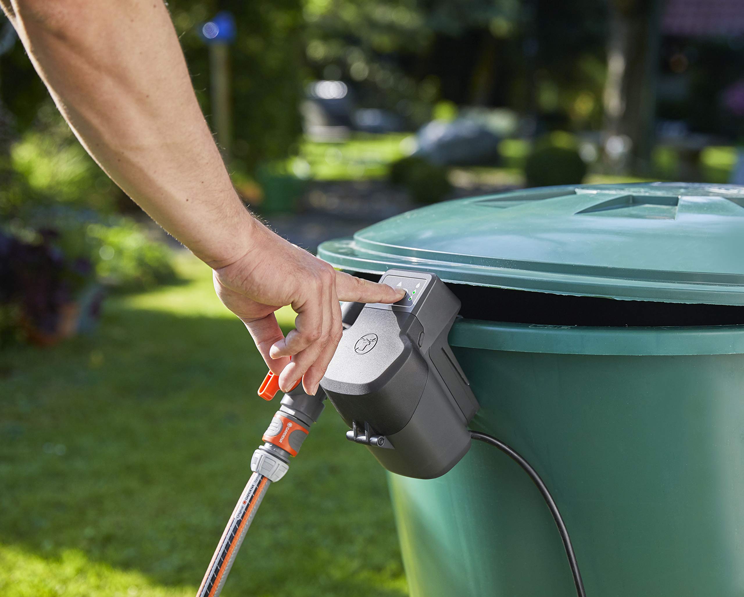 Gardena Regenfasspumpe 2000/2 Li-18 ohne Akku: Tauchpumpe mit integriertem Filter, Fördermenge 2000 l/h, 3 Leistungsstufen (1749-66),bis zu 2.000 l/h - ohne Akku