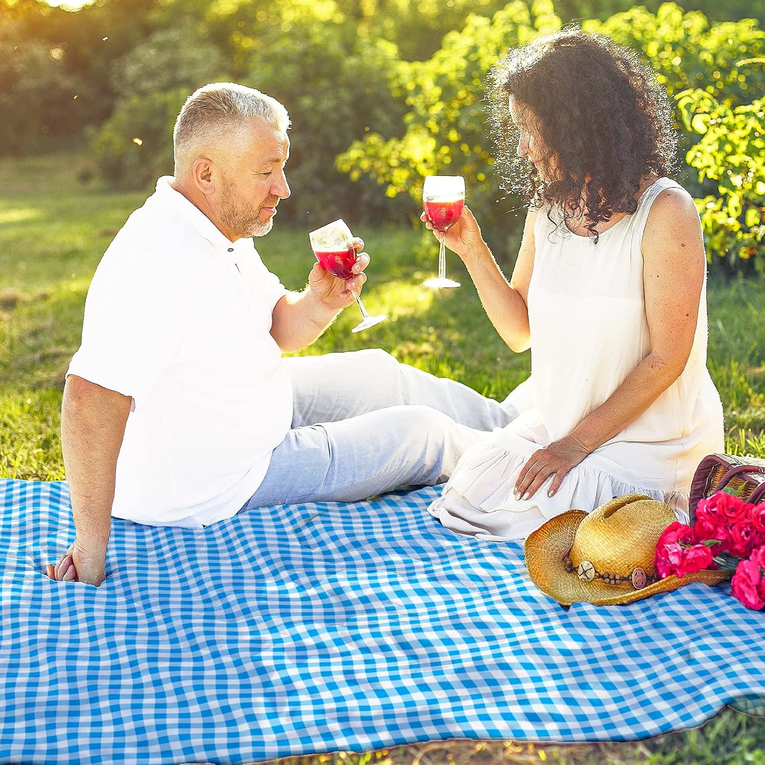 Khservise Lightweight Waterproof Large Picnic & Beach Blanket Rug Handy Mat Tote Plus Thick Dual Layers Waterproof and Easy Clean-up Picnic Mat for Family,Friends, Kids, 79"x77" (Blue-White) : Patio, Lawn & Garden