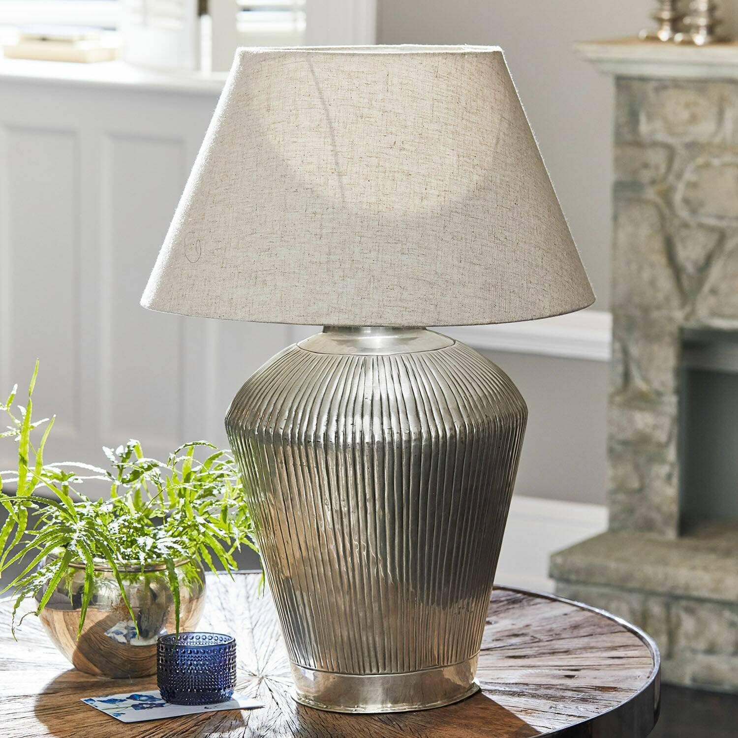 LOBERON Tischlampe Caulières, creme/antiksilber | Tischleuchte mit luxuriösem Flair, in Handarbeit veredelt, edler Material-Mix, Wohn-Accessoire, Baumwolle, Messing