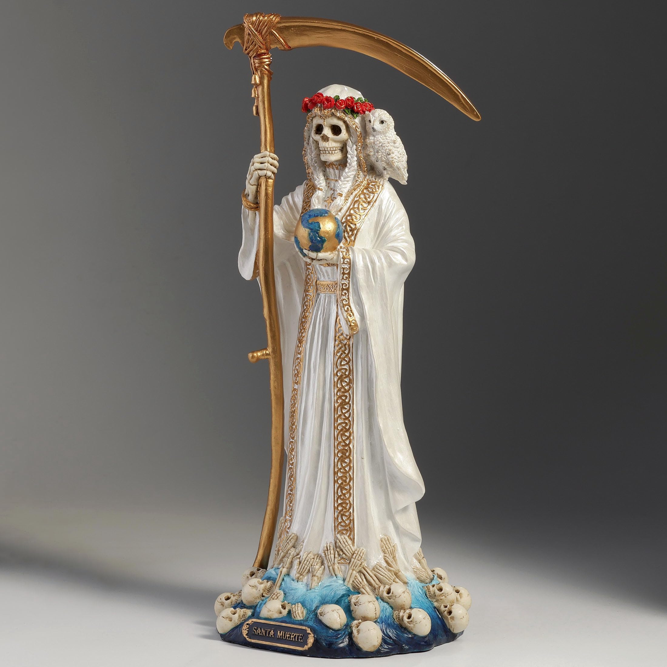 Veronese Design Escultura de resina de Santa Muerte de 11 1/2 pulgadas con acabado en oro blanco