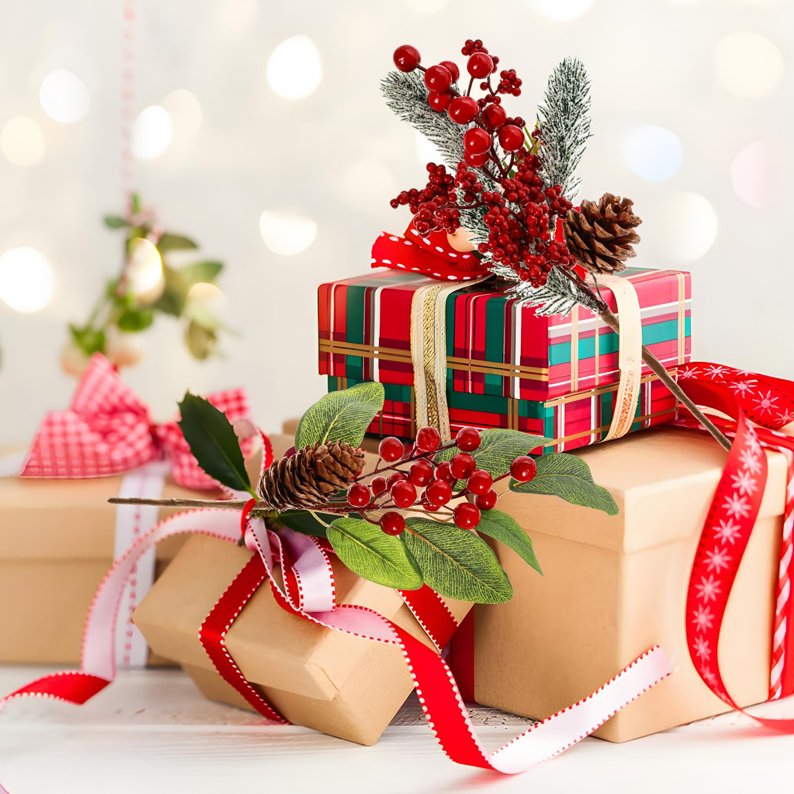 GoClimber Paquete de 12 púas artificiales para árbol de Navidad, 12 pulgadas, surtido de bayas rojas y pinos con piñas para arreglos florales de Navidad, corona, decoración de temporada de vacaciones