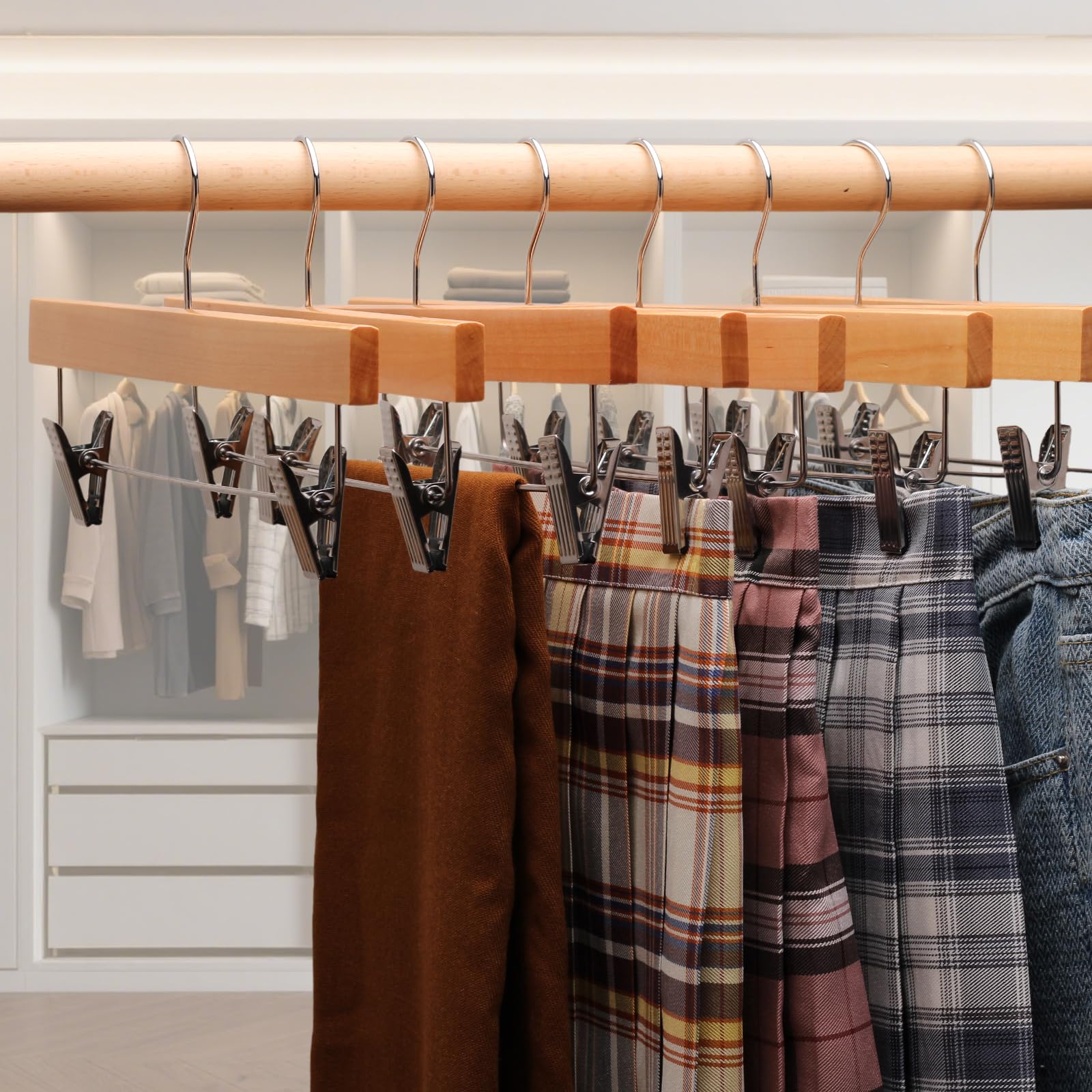 Grucce per pantaloni in legno naturale da 35,5 cm, con clip antiscivolo regolabili, confezione da 20 grucce salvaspazio in legno per gonne, pantaloni e pantaloni, gancio girevole a 360°