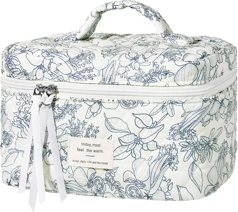 Necessaire de maquiagem senbowe em algodão matelassê com estampa floral Navy Blue Flower, zíper duplo e alça removível