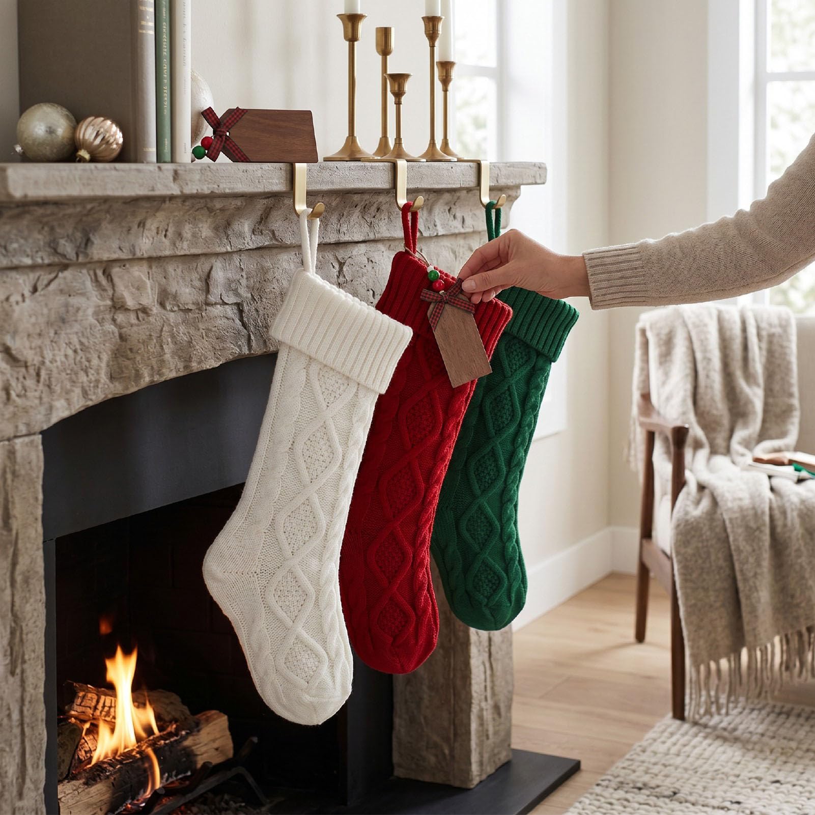 6er-Pack Weihnachtsstrümpfe-Set, Gestrickte Wolle | Namensschilder aus Holz, weiß, rot, grün, große Weihnachtsstrickstrümpfe, Zopfstrick-Weihnachtsstrümpfe
