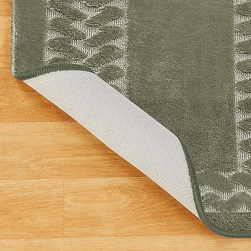 Miniatura 3 de Collections Etc Alfombra de pasillo alfombrada en espiga, de color sólido con detalles decorativos de felpa y respaldo antideslizante para pasillo