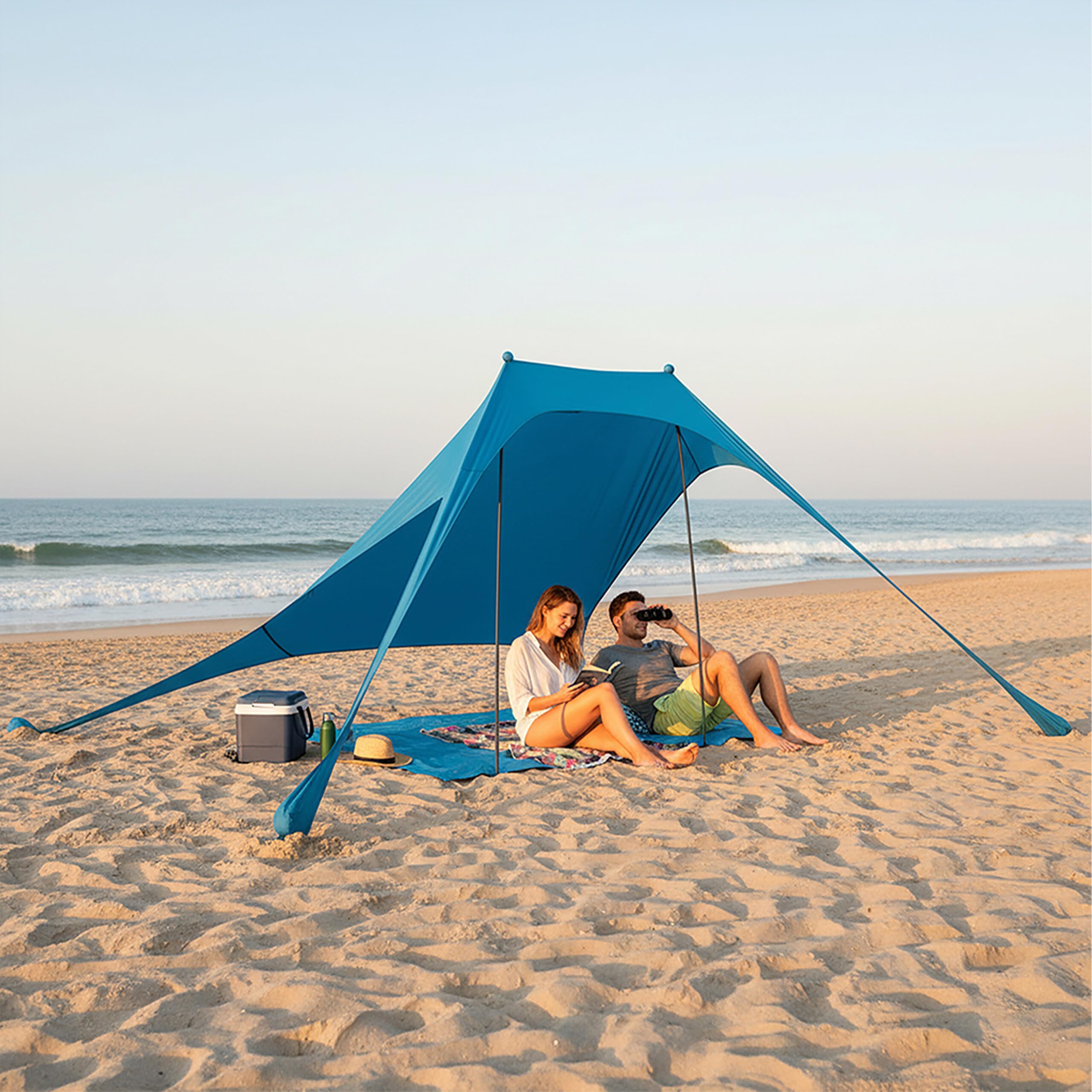 Relaxdays Żagiel przeciwsłoneczny na plażę, 200 x 210 cm, ochrona przed promieniowaniem UV 50+, dla 2-4 osób, torba do noszenia, koc do leżenia, plaża, park, niebieski