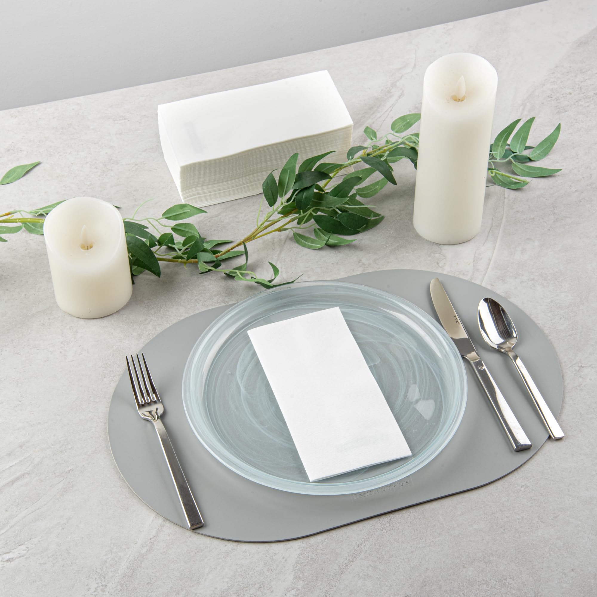 Luxenap - Toallas de invitados con tacto de lino de 15.8 x 7.9 pulgadas, 50 toallas de mano, pliegue de ¼, servilletas de papel blanco, desechables, para baños, cocinas y mesas Restaurantware