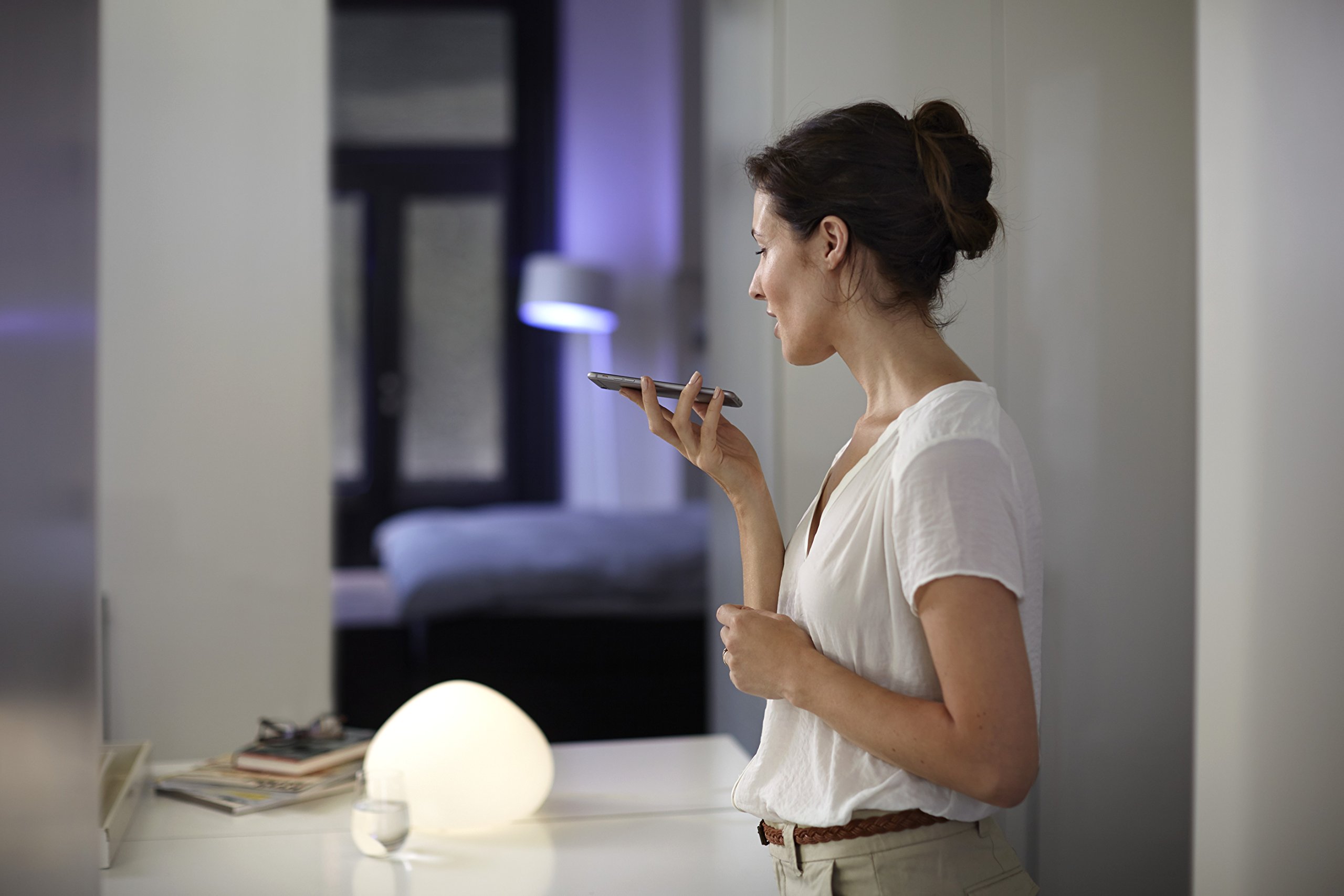 Philips Hue White - Set de 3 bombillas LED E27 con puente e interruptor, 9.5 W, iluminación inteligente, luz blanca cálida regulable, compatible con Apple Homekit y Google Home