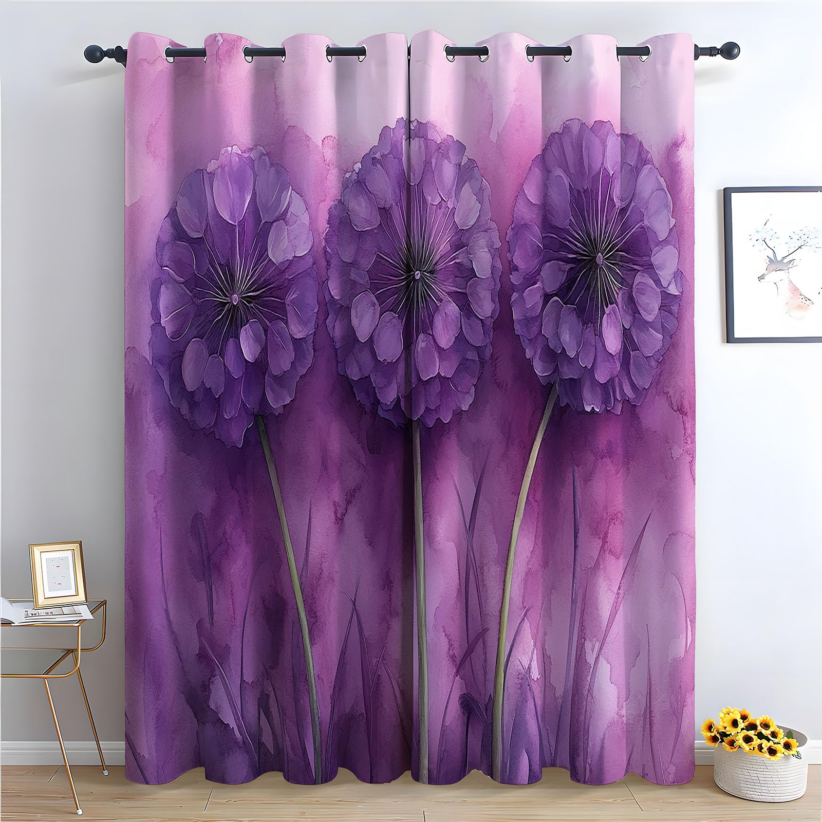 Rideaux imprimés fleur mauve pour habiller vos fenêtres et réveiller un salon trop sobre