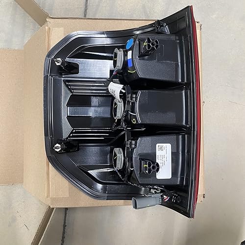 Miniatura 3 de Ford 21-23 Conjunto de lámpara de cola halógena para pasajeros Maverick RH NZ6Z13404A