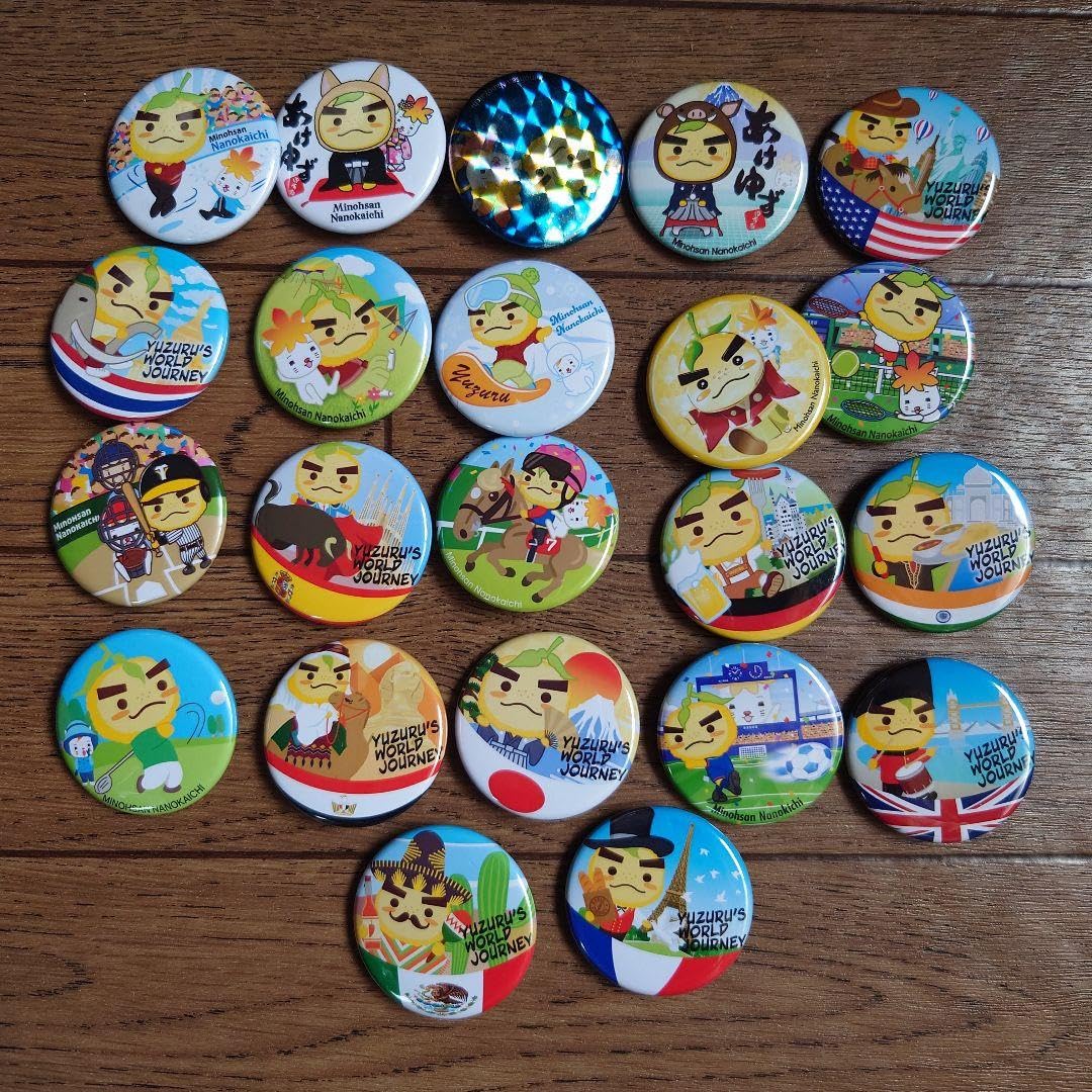 Amazon.co.jp: 大阪府箕面市、滝ノ道ゆずる＆モミジーヌ缶バッジセット