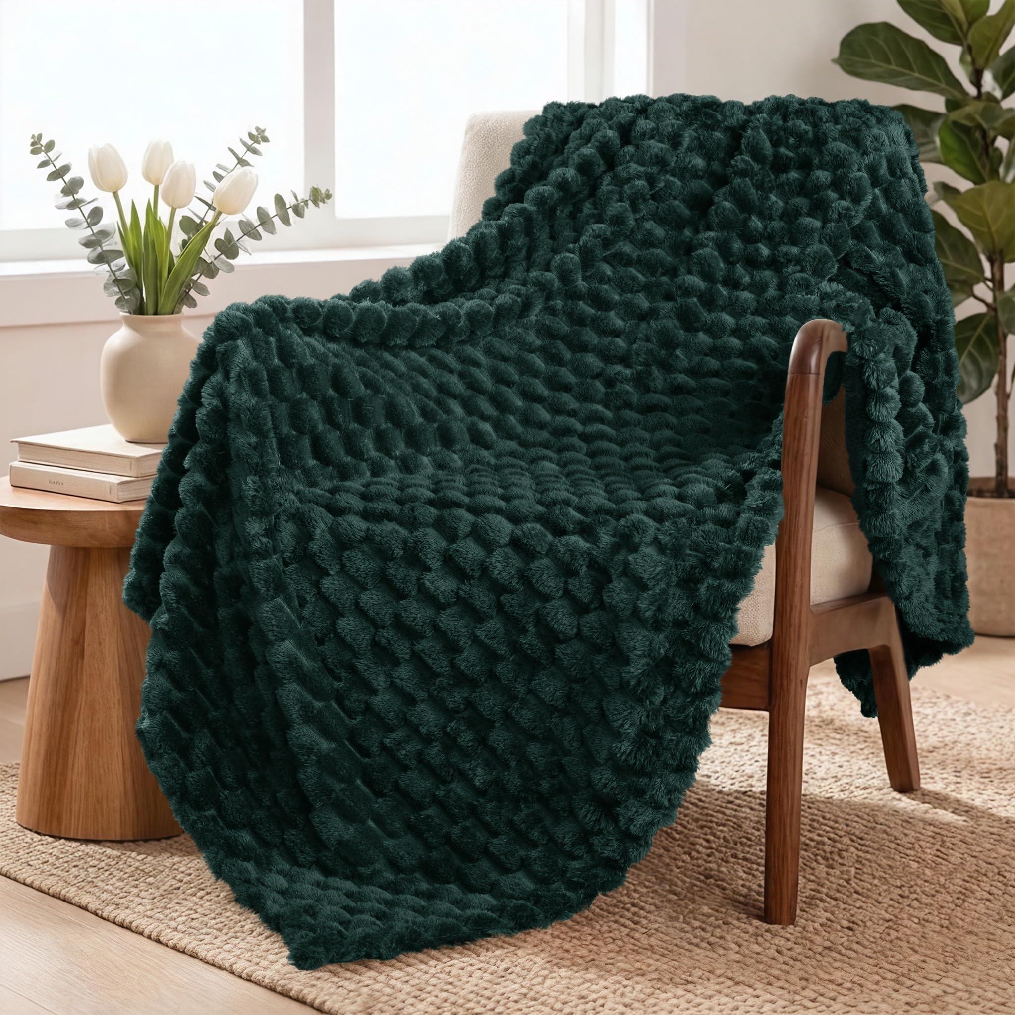 Exclusivo Mezcla Large 3D Fleece Throw Blanket for Couch, Forest Green