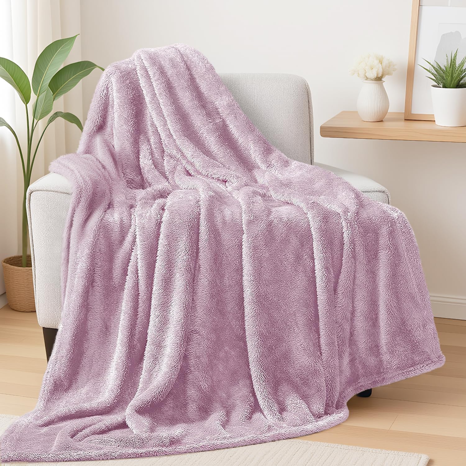 Exclusivo Mezcla Fuzzy Large Fleece Throw Blanket for Couch, Light Purple | 50x70 Inches, Super Soft and Cozy Throw, Plush Fluffy Blanket for Sofa, Bed, Bedroom, Home Decor, All Season