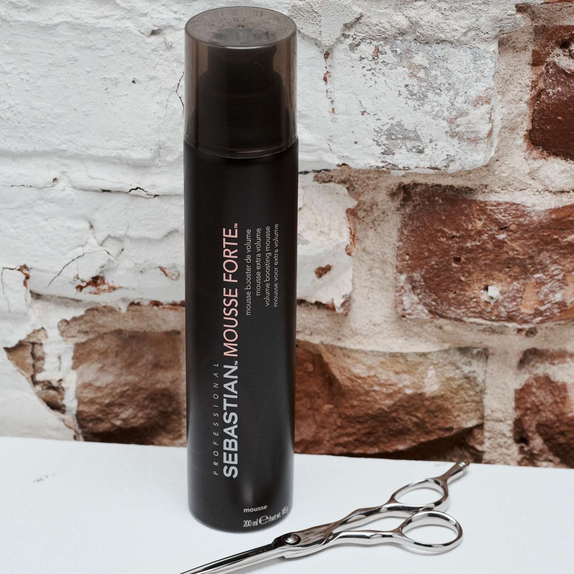SEBASTIAN PROFESSIONAL Mousse Forte – Schaumfestiger mit Hitzeschutz (200ml) – Lockenschaum für definierte Locken und Wellen mit zusätzlichem Sonnenschutz – stärkt und schützt