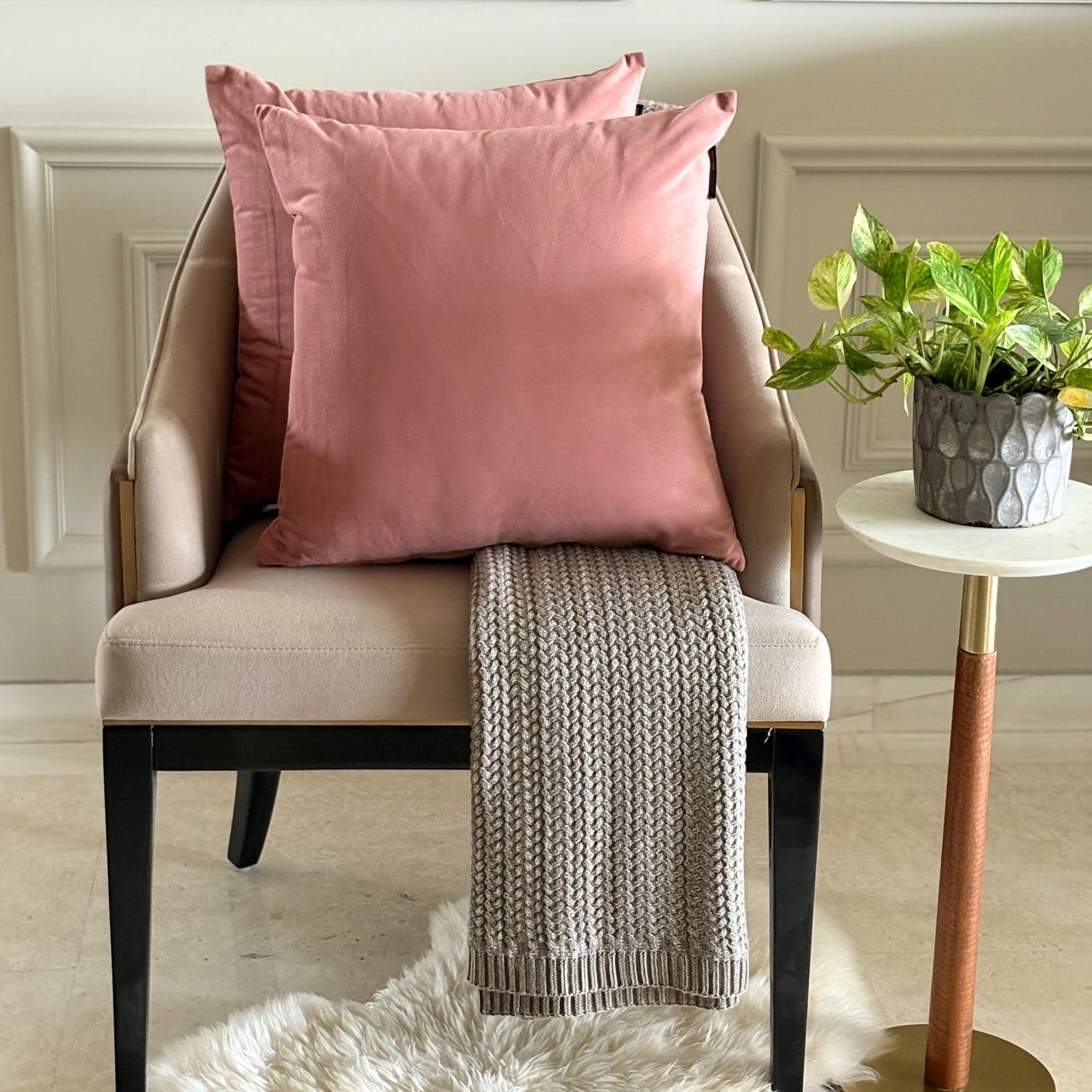 The HomeCentric Rose Blush Luxe Housses de Coussin 60x60 cm | Paquet de 2 Moderne Velours Housse de Coussin | Couleur Unie Taies d'oreiller pour canapé, Chambre et Salon - Blush Pink Velvet