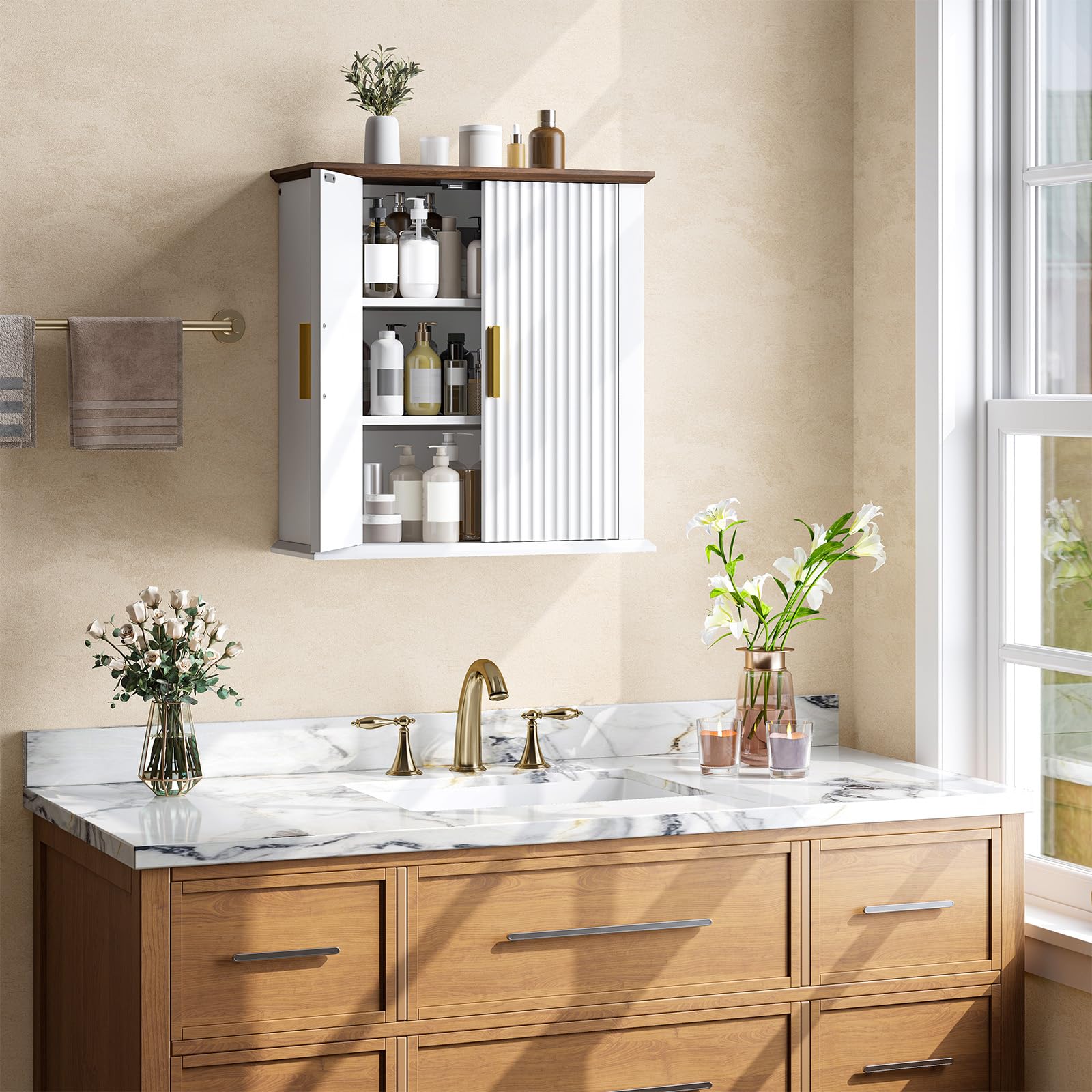 CHOEZON Armario de Pared para Baño, Gabinete con Diseño Ondulado, Estante Ajustable y Estilo Campestre, Mueble Colgante para Baño, Cocina, Lavandería, Blanco y Nogal