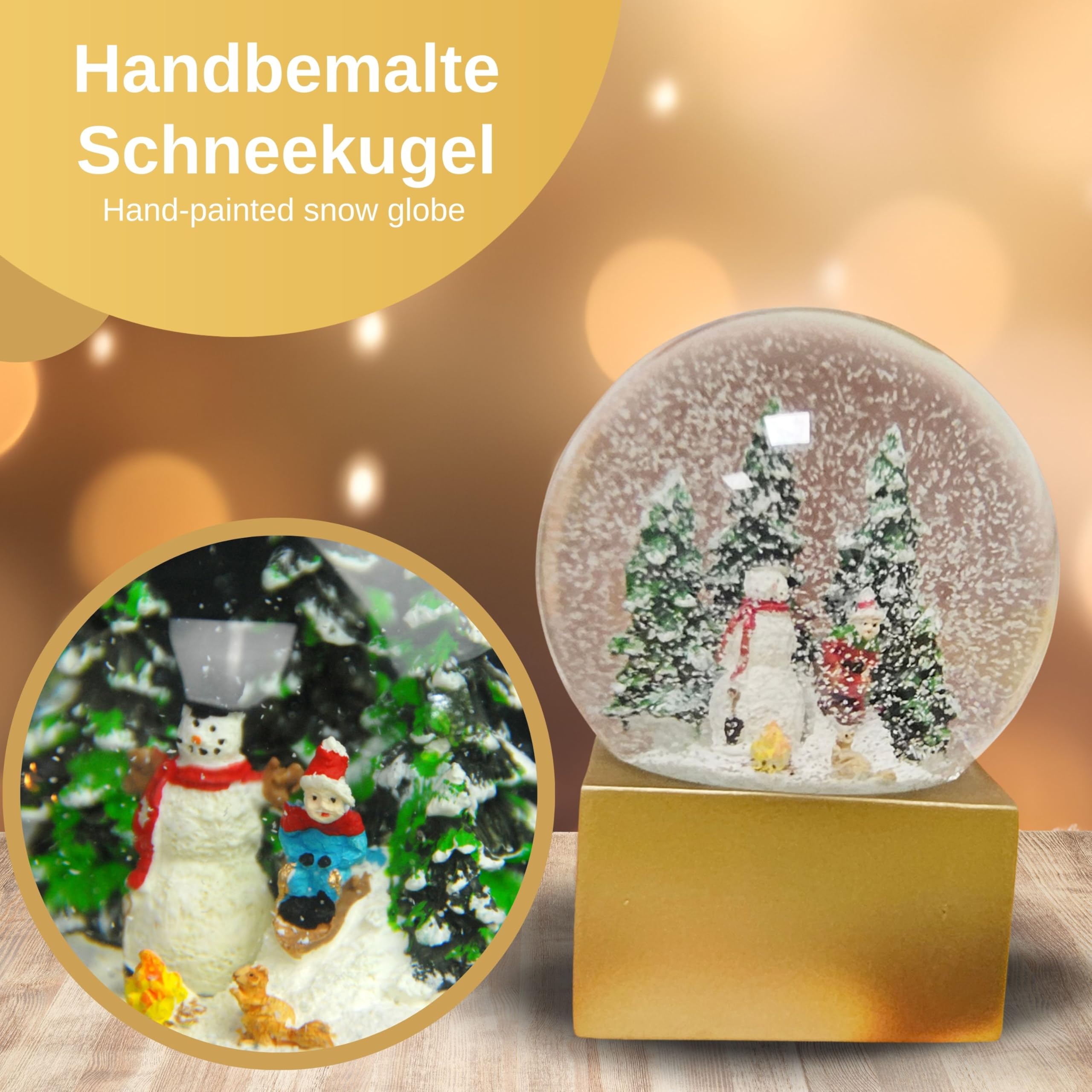 Weihnachts-Schneekugel Winterstimmung | Schneemann Steht mit Kind auf Schlitten | Sockel Farbe Gold | 100mm breit, 120mm hoch | Bezaubernde Schüttelkugel | Weihnachtsdekoration | 20238