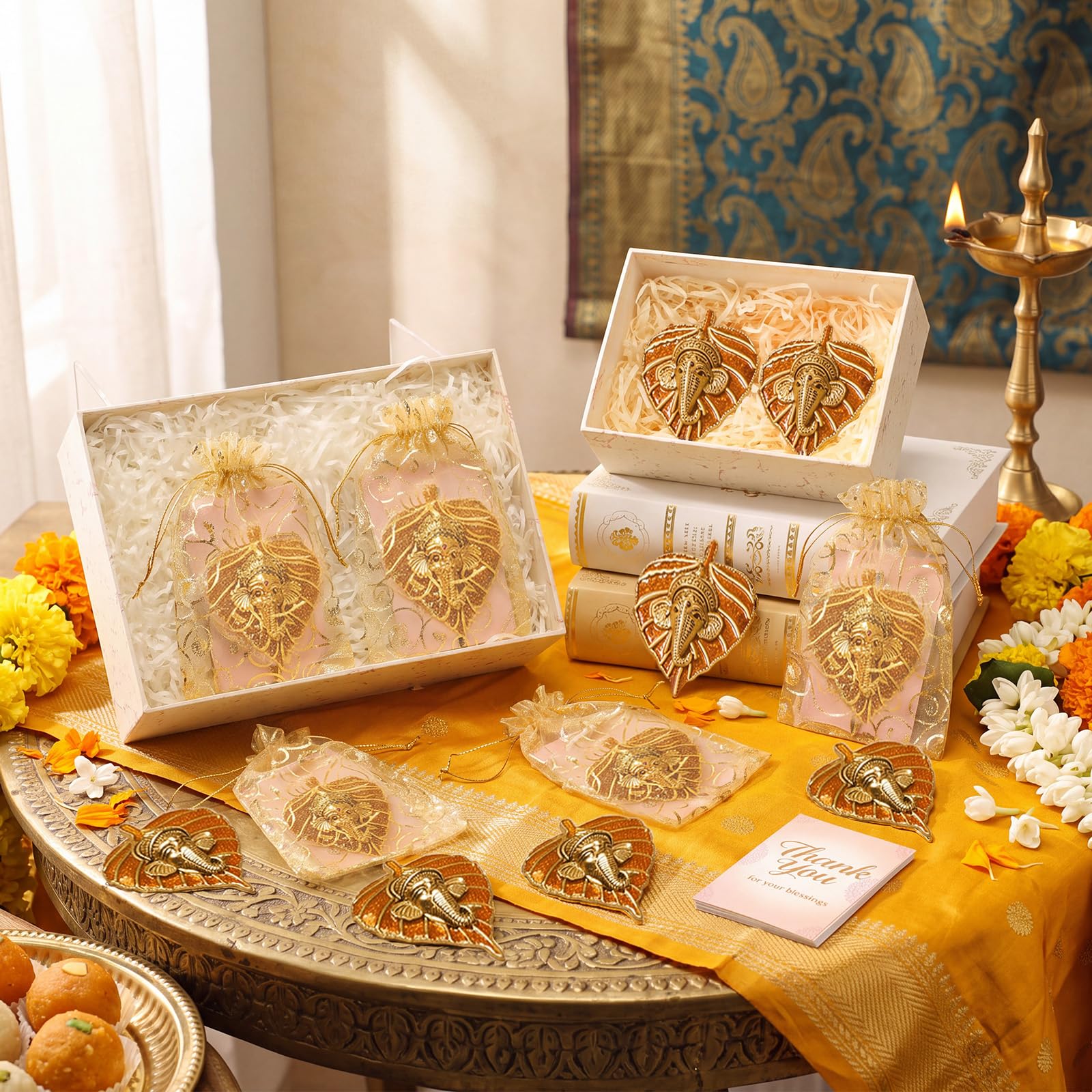 Marsui 16 Stück indische Pooja-Rückkehr-Geschenke, Metallblätter, Ganesha-Dekor, Dankeskarten, Organza-Beutel, Diwali-Rückgabe, Geschenke für Gäste, Diwali, Hochzeit, Einweihung, religiöse Zeremonie