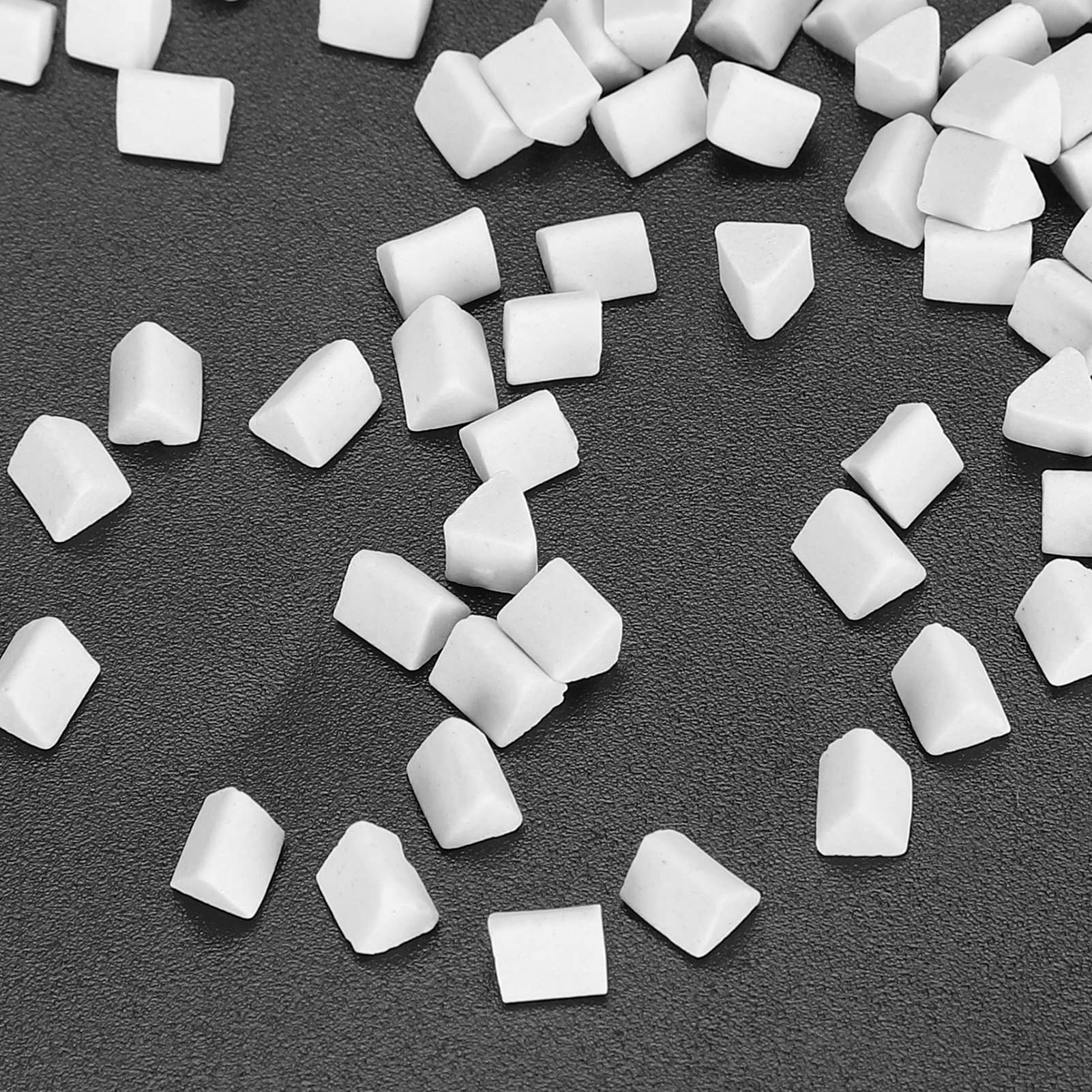Polerowanie materiałów ściernych materiały dla majsterkowiczów mała ceramiczna skała uchylna siatka wypełniająca media trójkąt ścierne granulki ceramiczne dla Bowlder