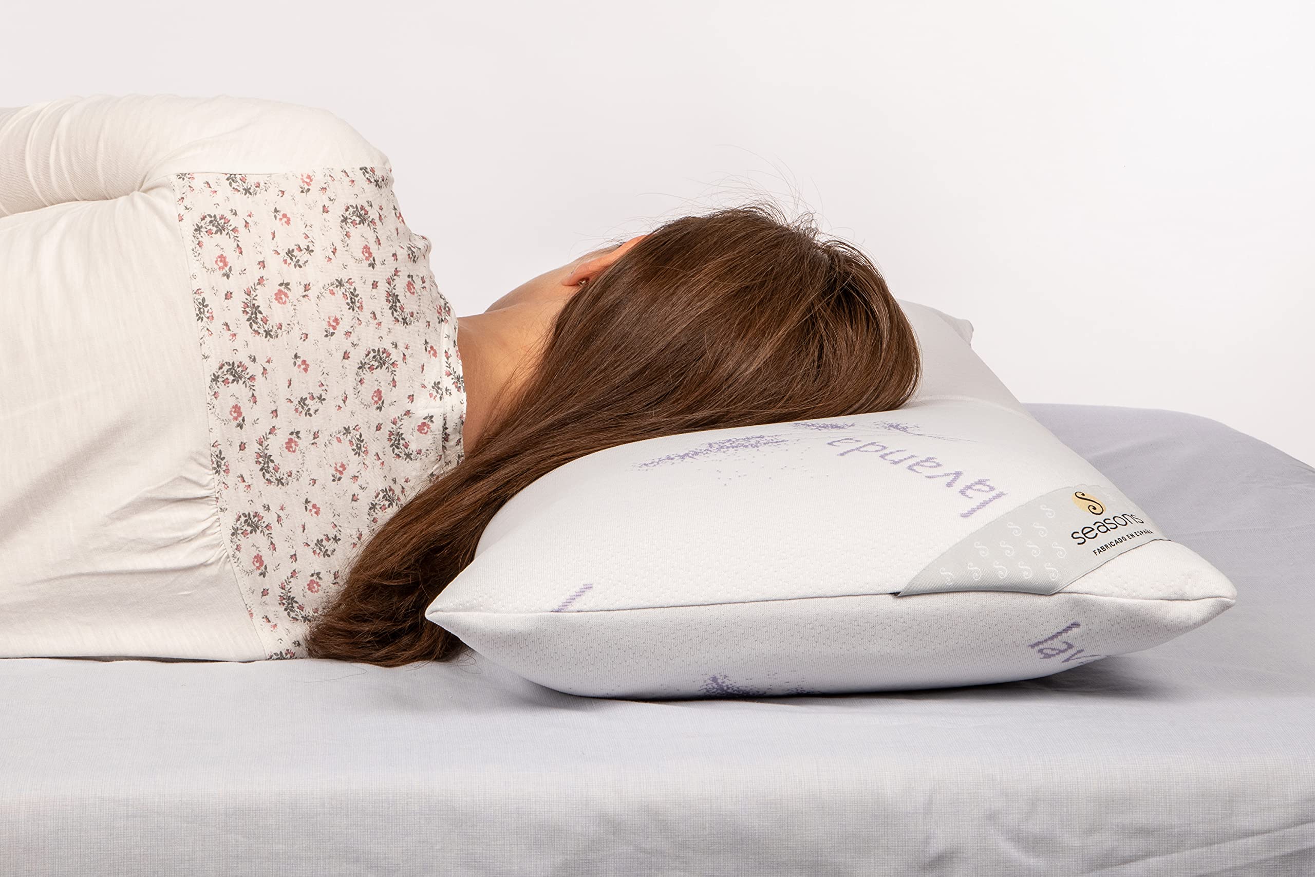SEASONS - Almohada Viscoelástica 70 cm, con Esencia de Lavanda, Antiácaros y Antibacterias, Relajante, Funda Exterior con Cremallera, Tratamiento con Limpieza de Ozono, Fabricado en España