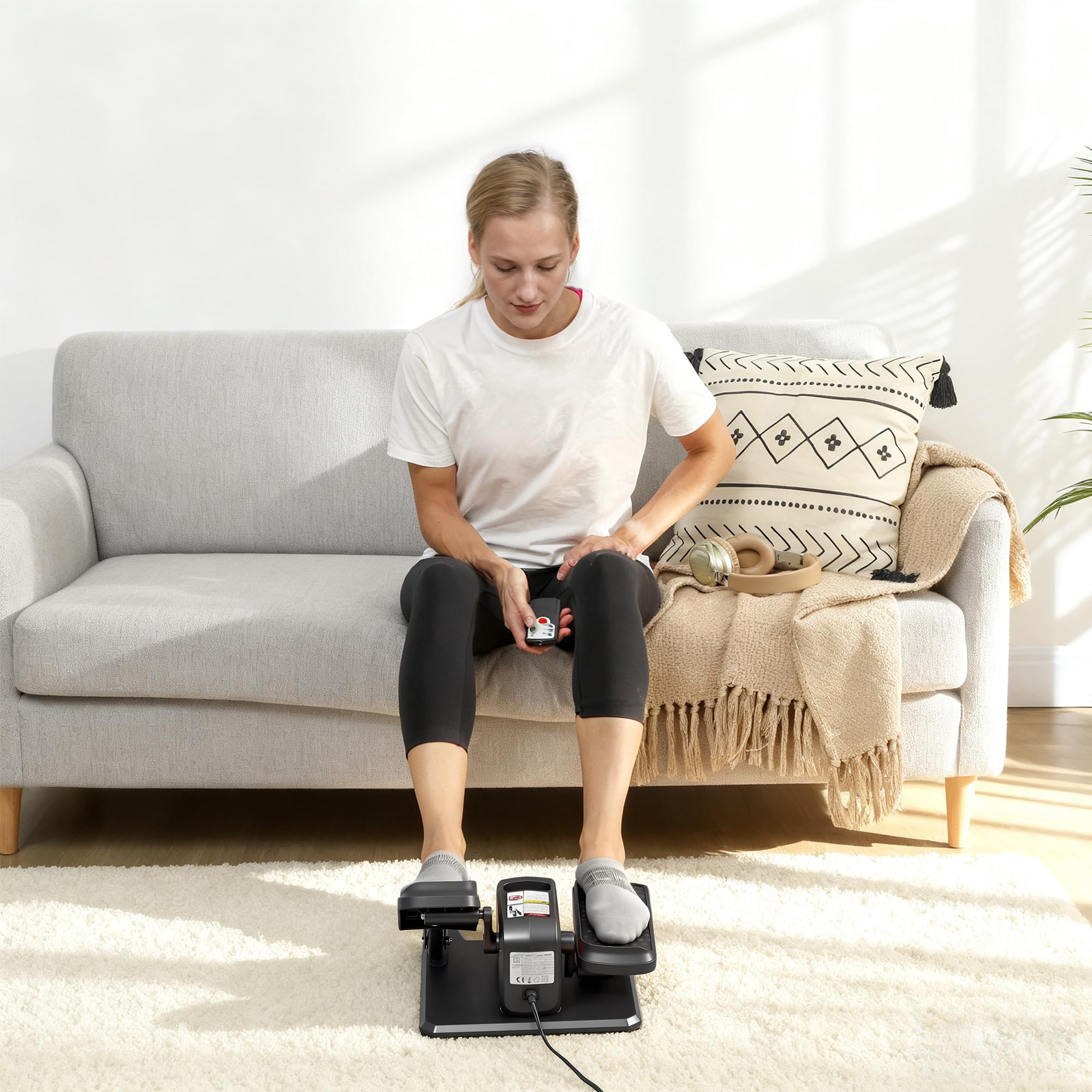 SPORTNOW Mini Ellipsentrainer Elektrische Crosstrainer Untertisch Im Sitzen | Für Zuhause, Leise, Mit LED-Display, Fernbedienung, 12 Geschwindigkeiten, Auto- und Manuellen Modi, Pedaltrainer Senioren