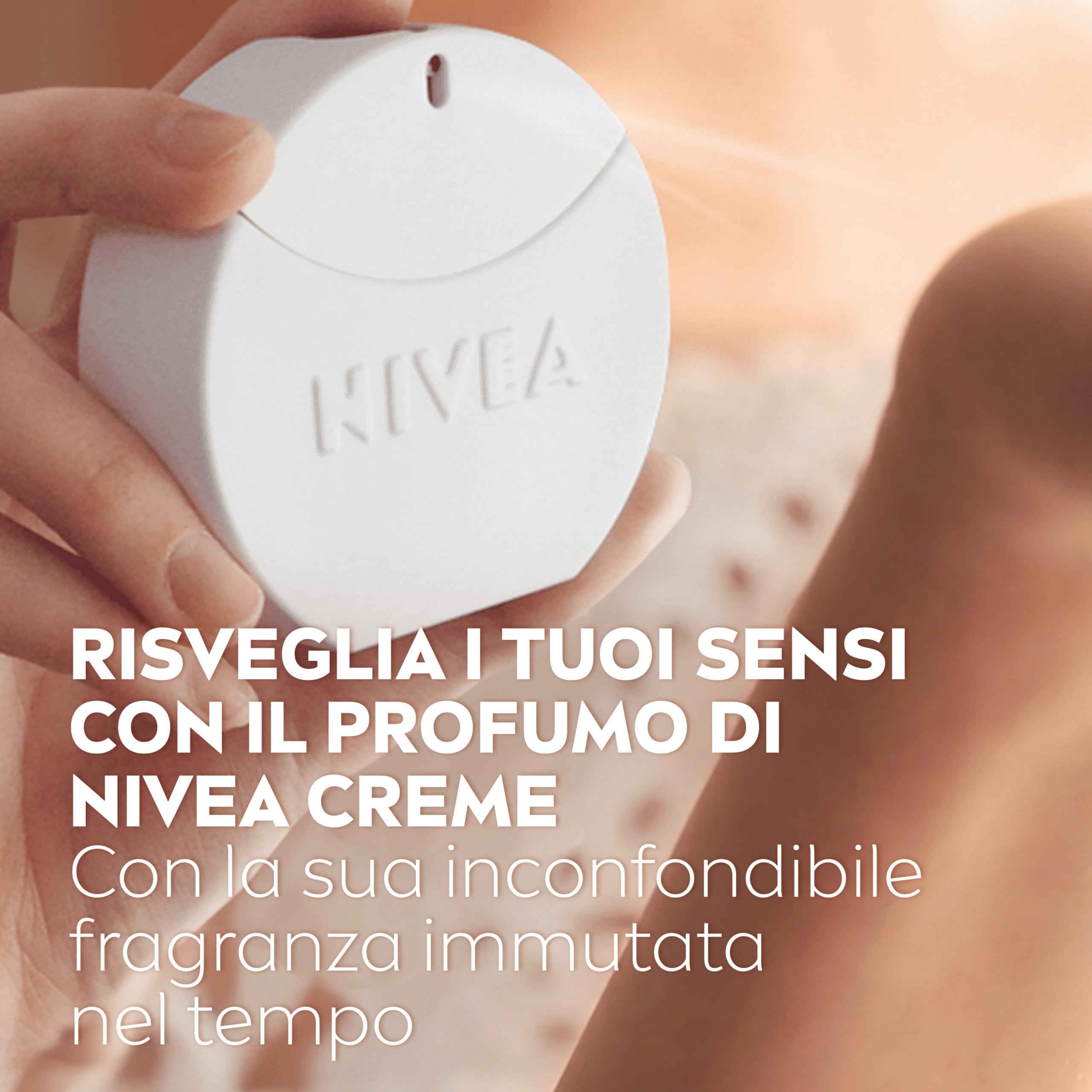 NIVEA Creme Eau de Toilette 30 ml, Profumo donna e uomo unisex dall'iconica fragranza di crema idratante NIVEA Creme, Acqua profumata dalle note floreali con cofanetto ideale come idea regalo