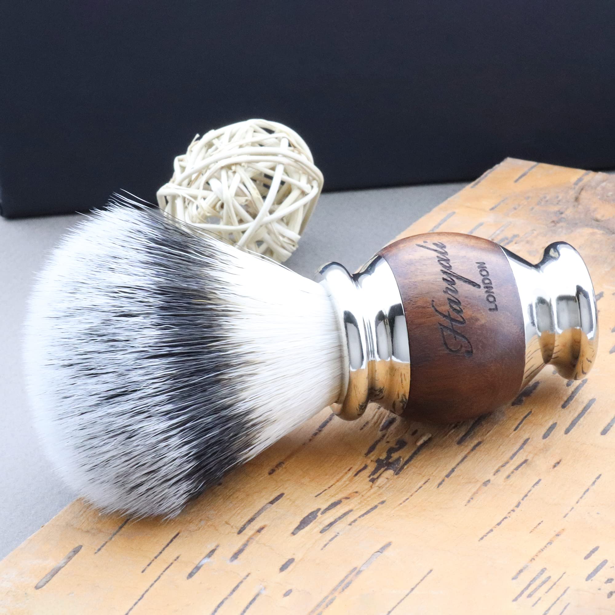 Haryali London Set da barba – Pennello da barba Vegan – Sapone da barba, ciotola da barba, pietra di allume, 6 pezzi, rasoio bagnato, da uomo e da donna, con lamette da rasoio, custodia rasoio