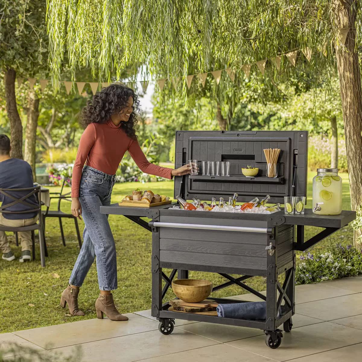 Keter Refrigerador de Patio y Carrito de Bebidas de 85 litros, Color Negro