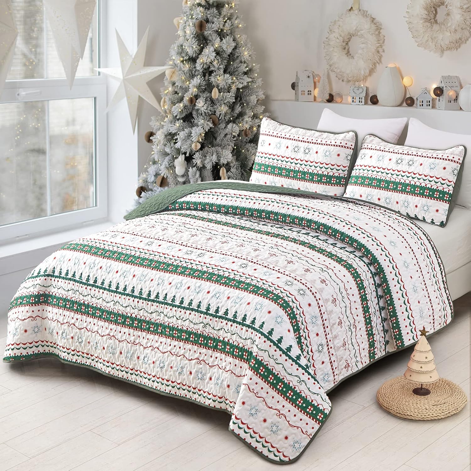 Anibedding Christmas Quilt Set Queen, 3 Pieces Christmas Bedding Coverlet Queen Size, Green Bedspread with Xmas Tree Pattern New Year Bedroom Decoration for Family Friends