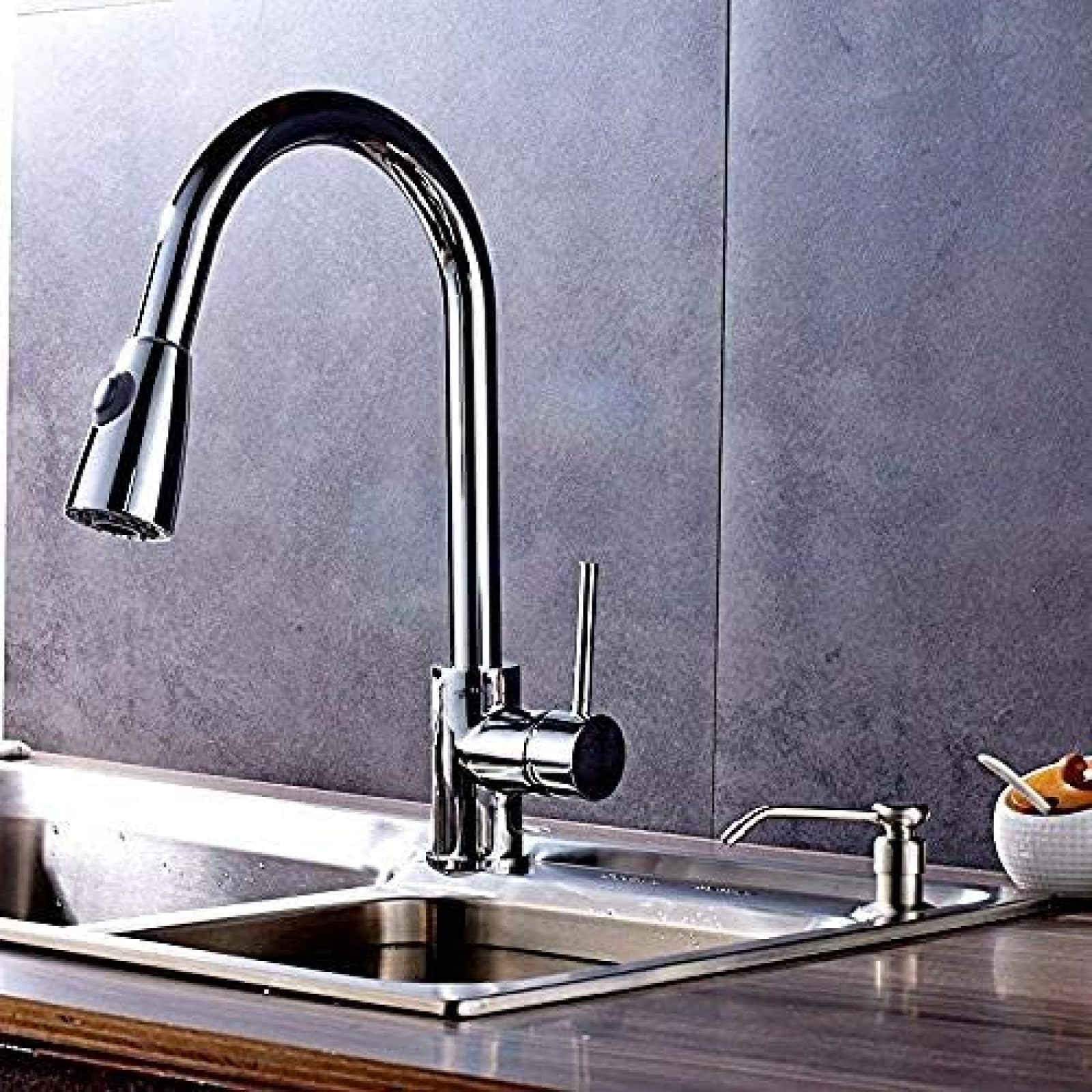 Robinet de cuisine de luxe chromé au design moderne et finitions de qualité